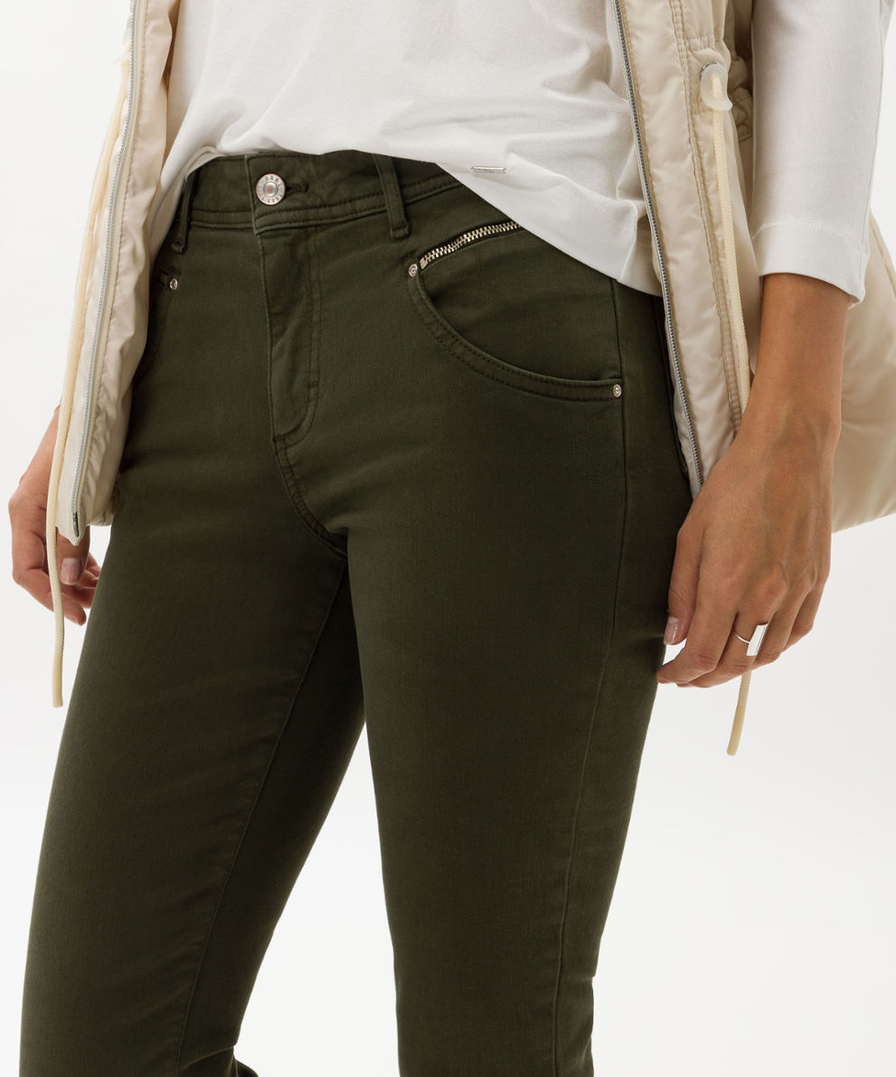Damen Jeans Style SHAKIRA olive SLIM ➜ bei BRAX!