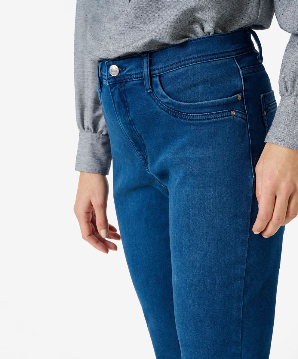 Damen Jeans Style FEMININE ➜ CAROLA BRAX! bei