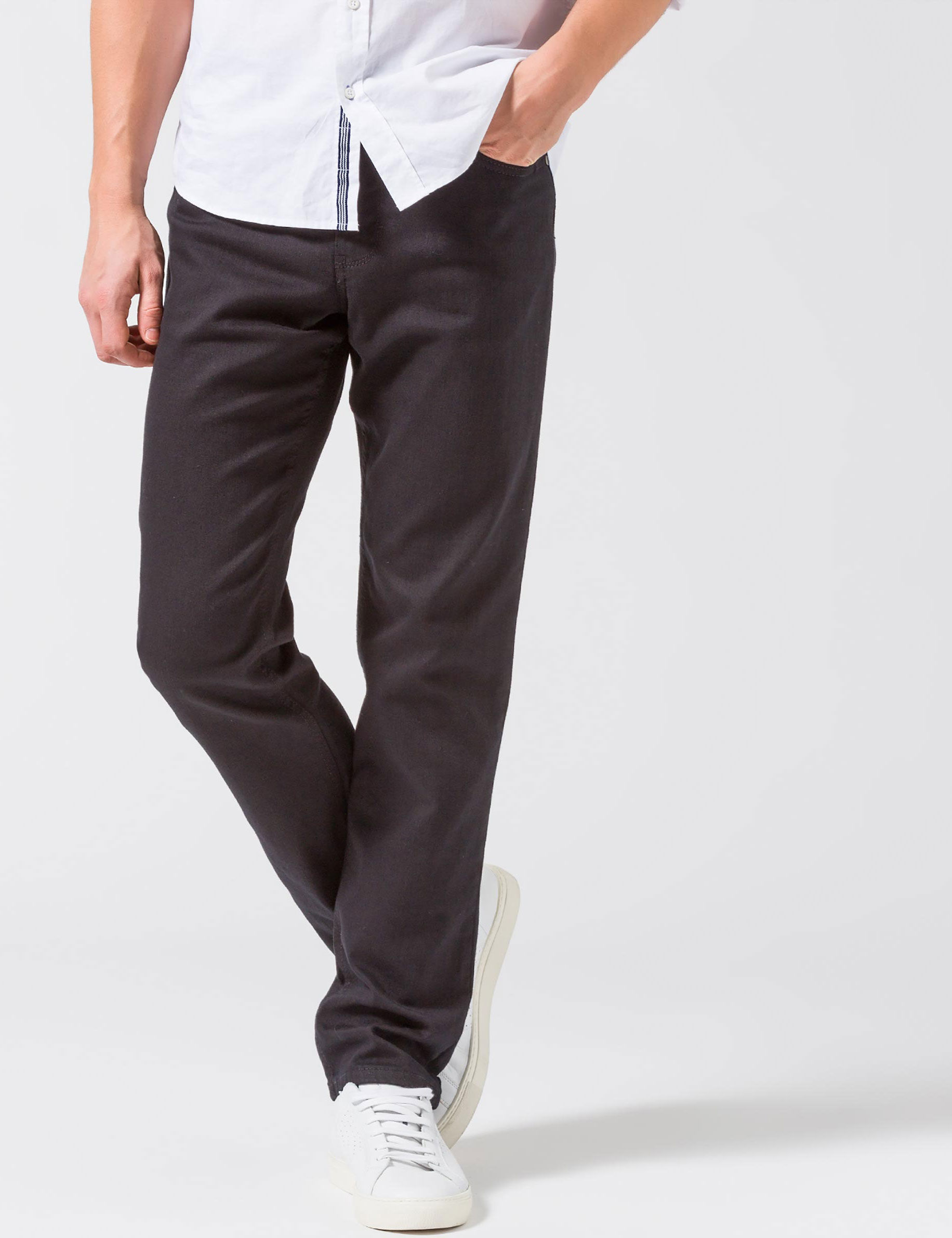 Men Style COOPER DENIM PERMA BLACK Regular Fit Model Front