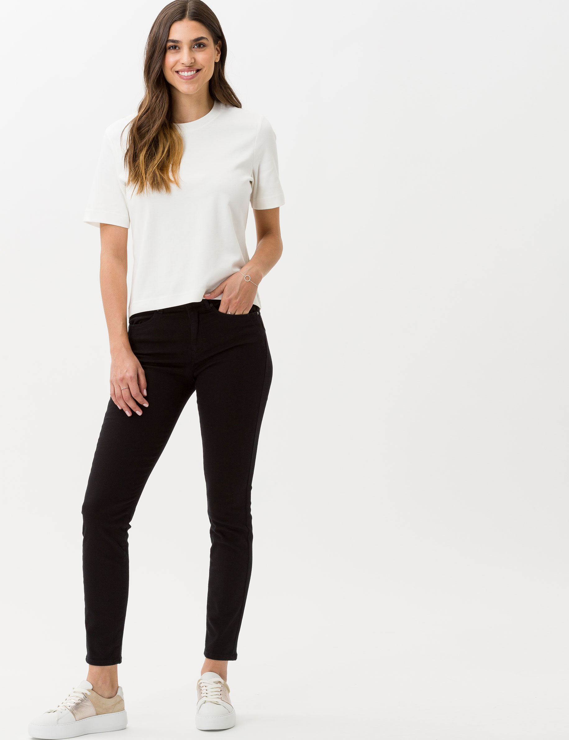 Women Style ANA CLEAN PERMA BLACK Skinny Fit Model Outfit