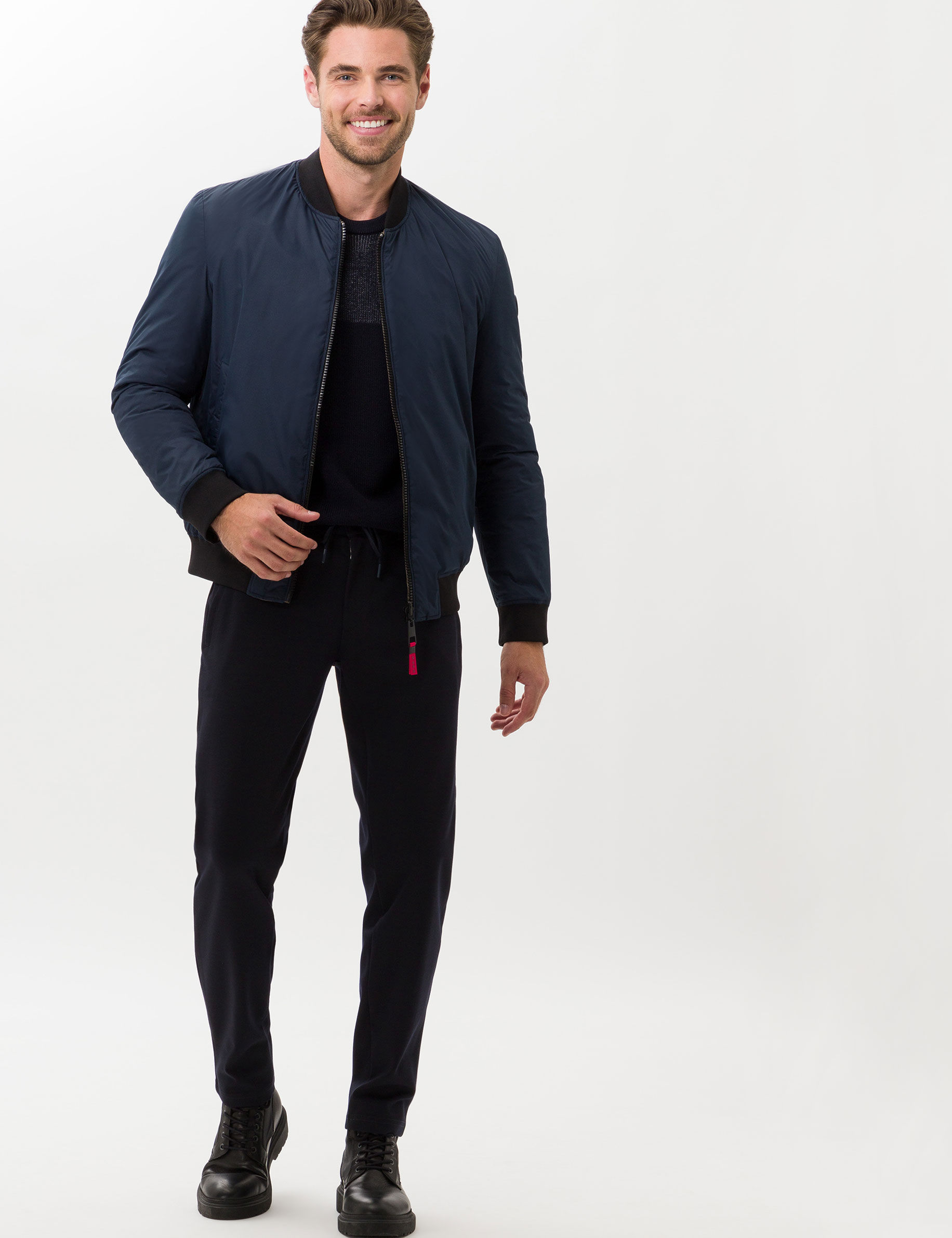 Men Style PHIL DARK NAVY Modern Fit Model Outfit