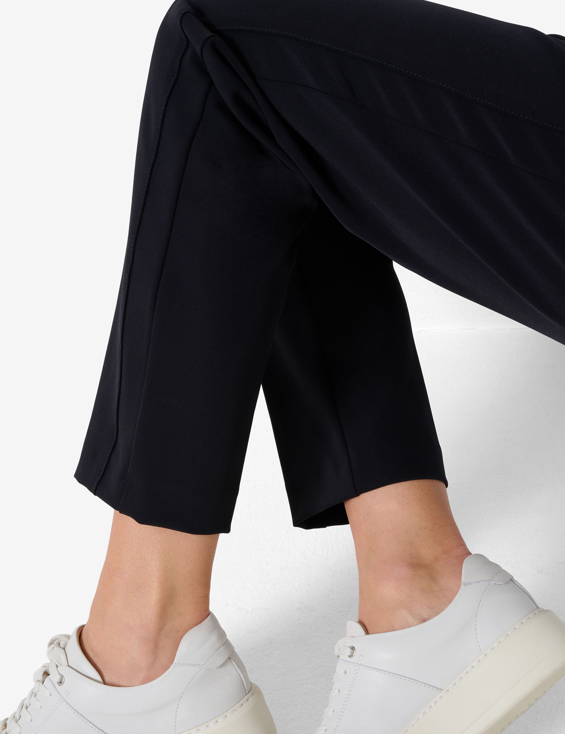 Women Style MARON S BLACK Regular Fit Detail 1