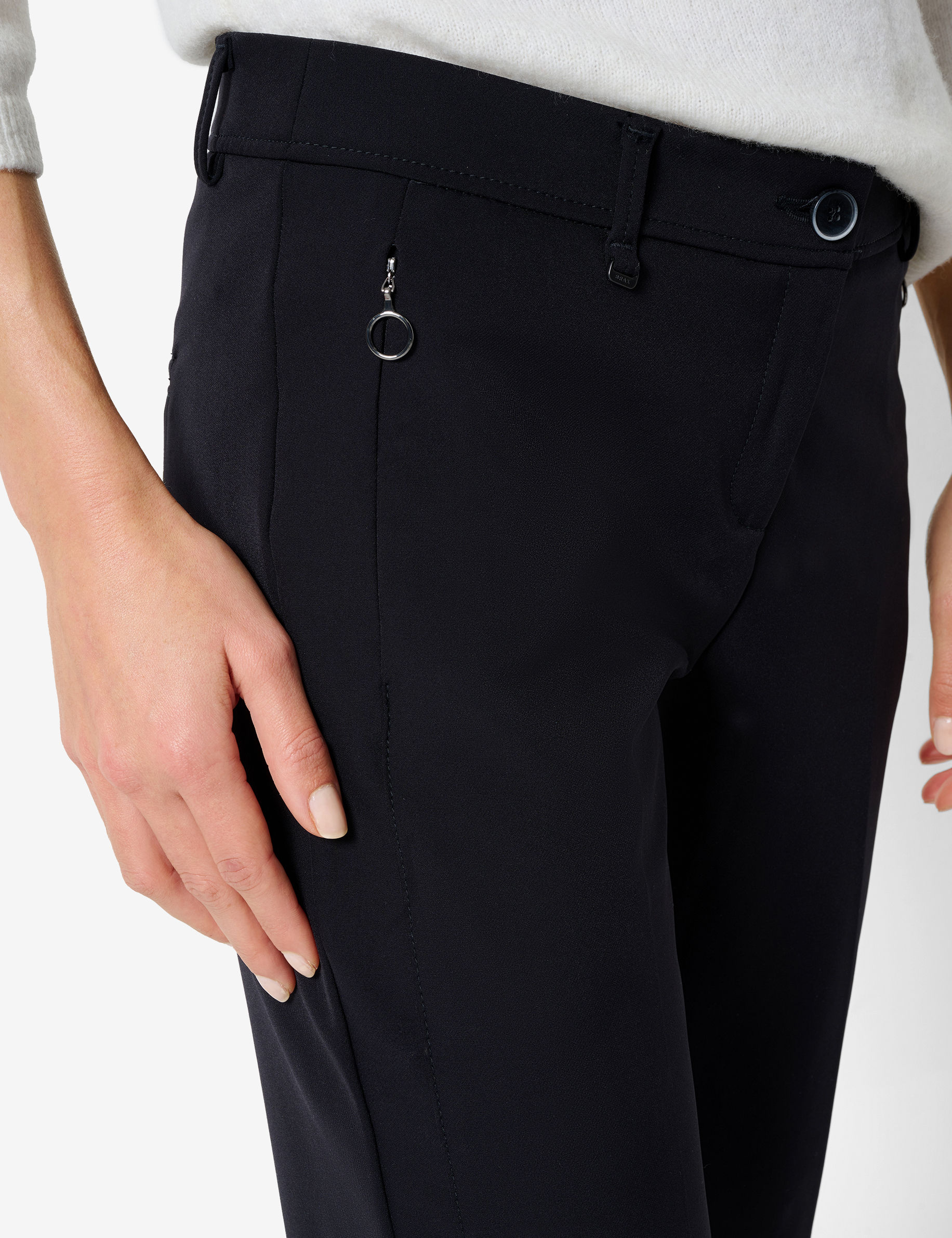 Women Style MARON S BLACK Regular Fit Detail 2