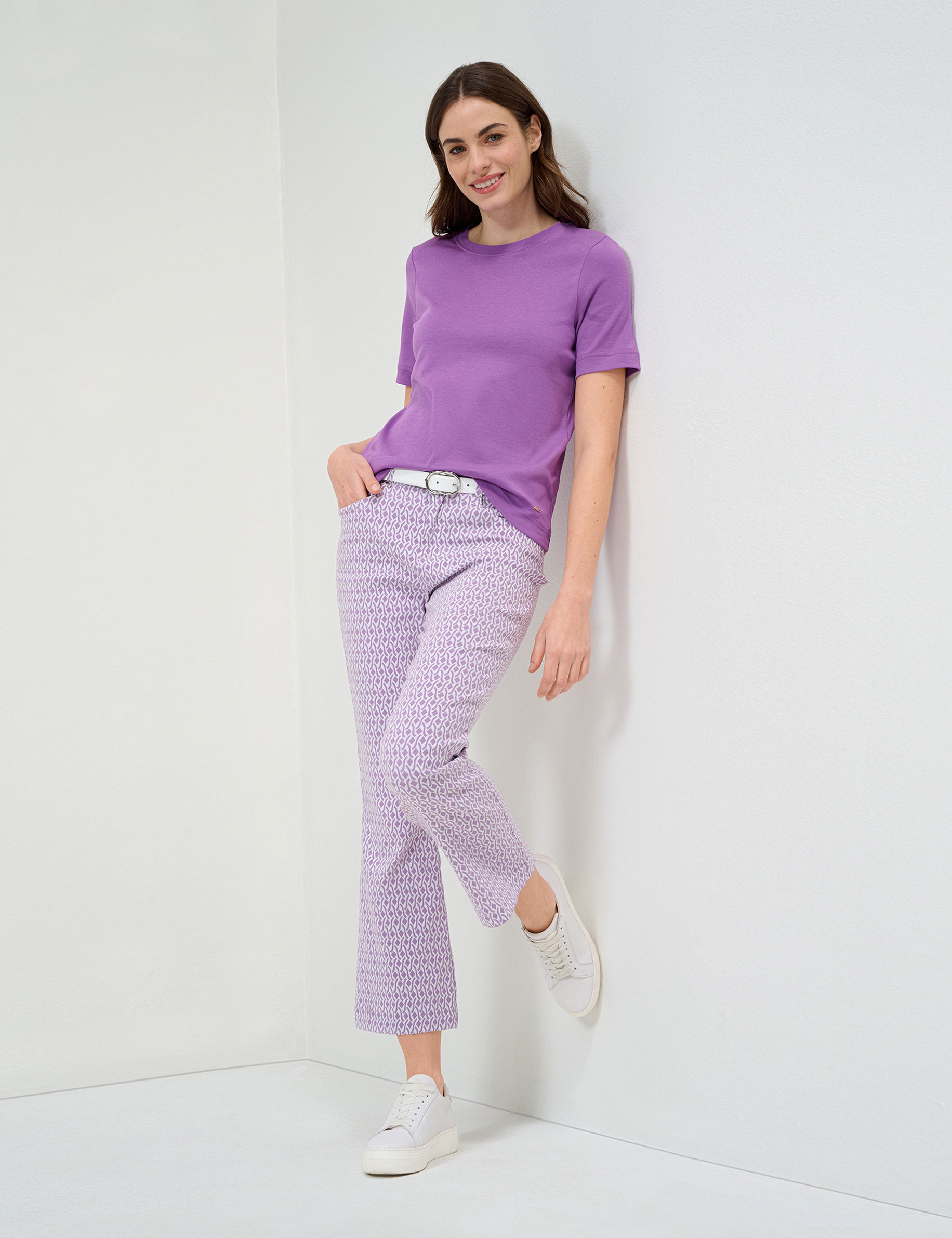 Women Style CIRA purple  Model Outfit