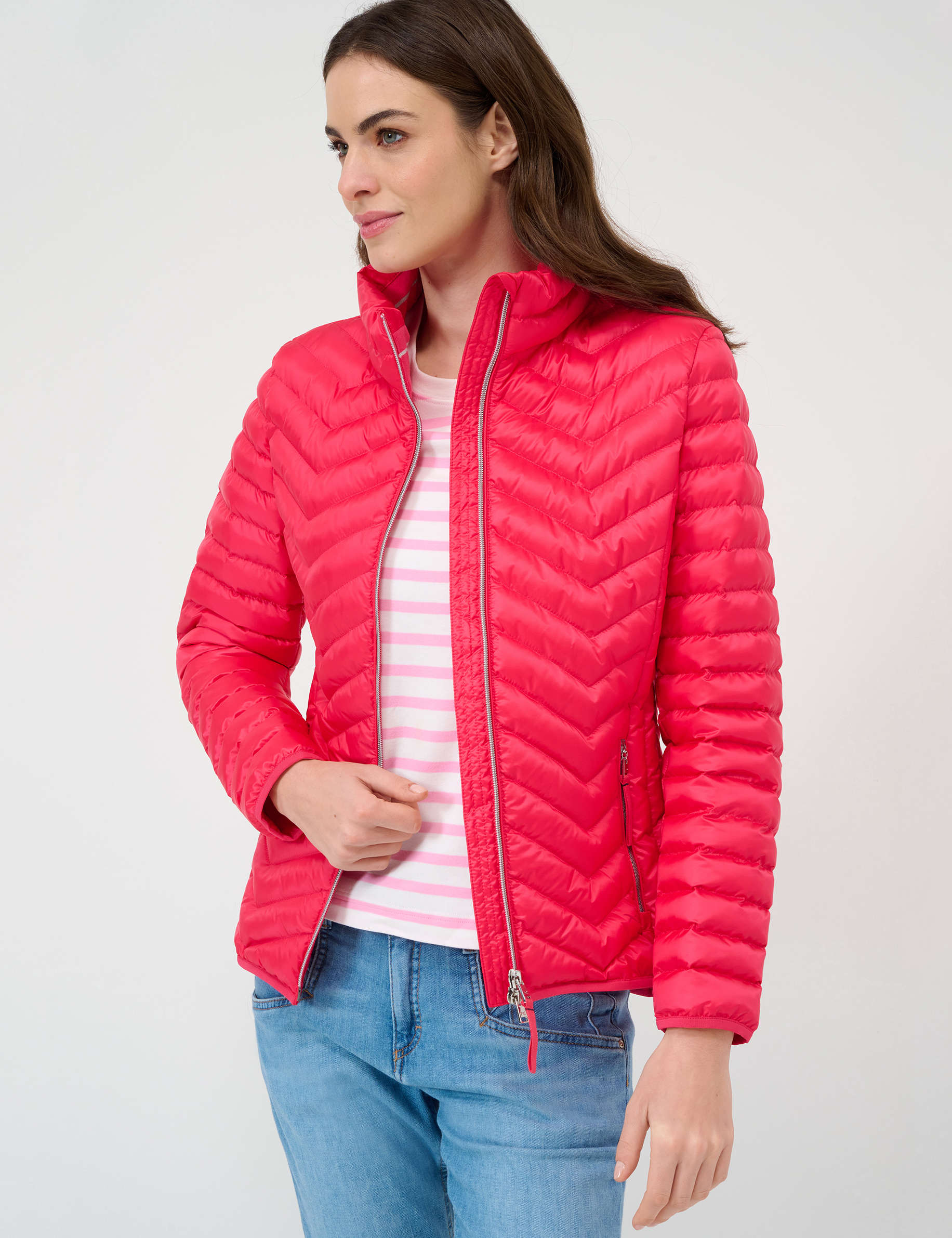 Women Style BERN magenta  Model Front