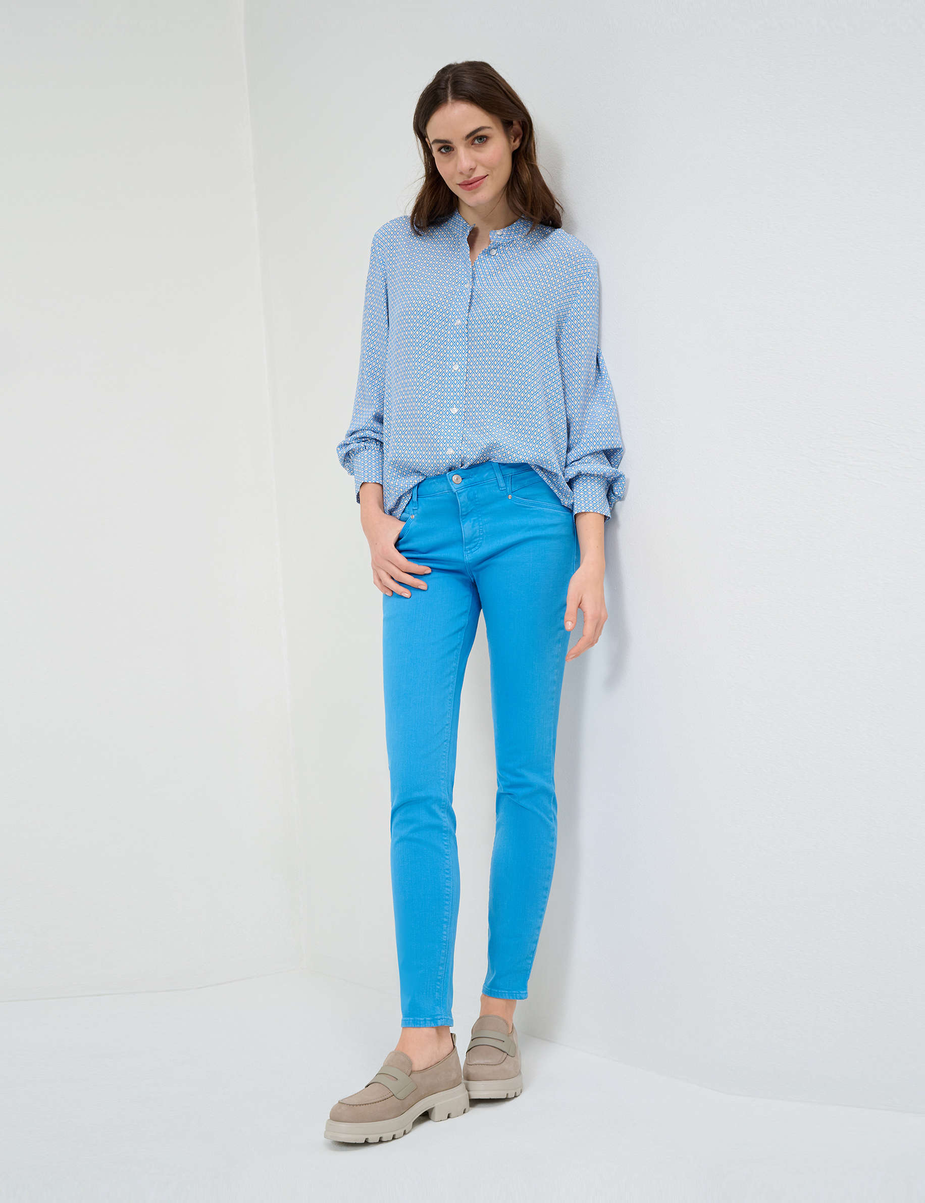 Women Style SHAKIRA POWDER BLUE Slim Fit Model Outfit