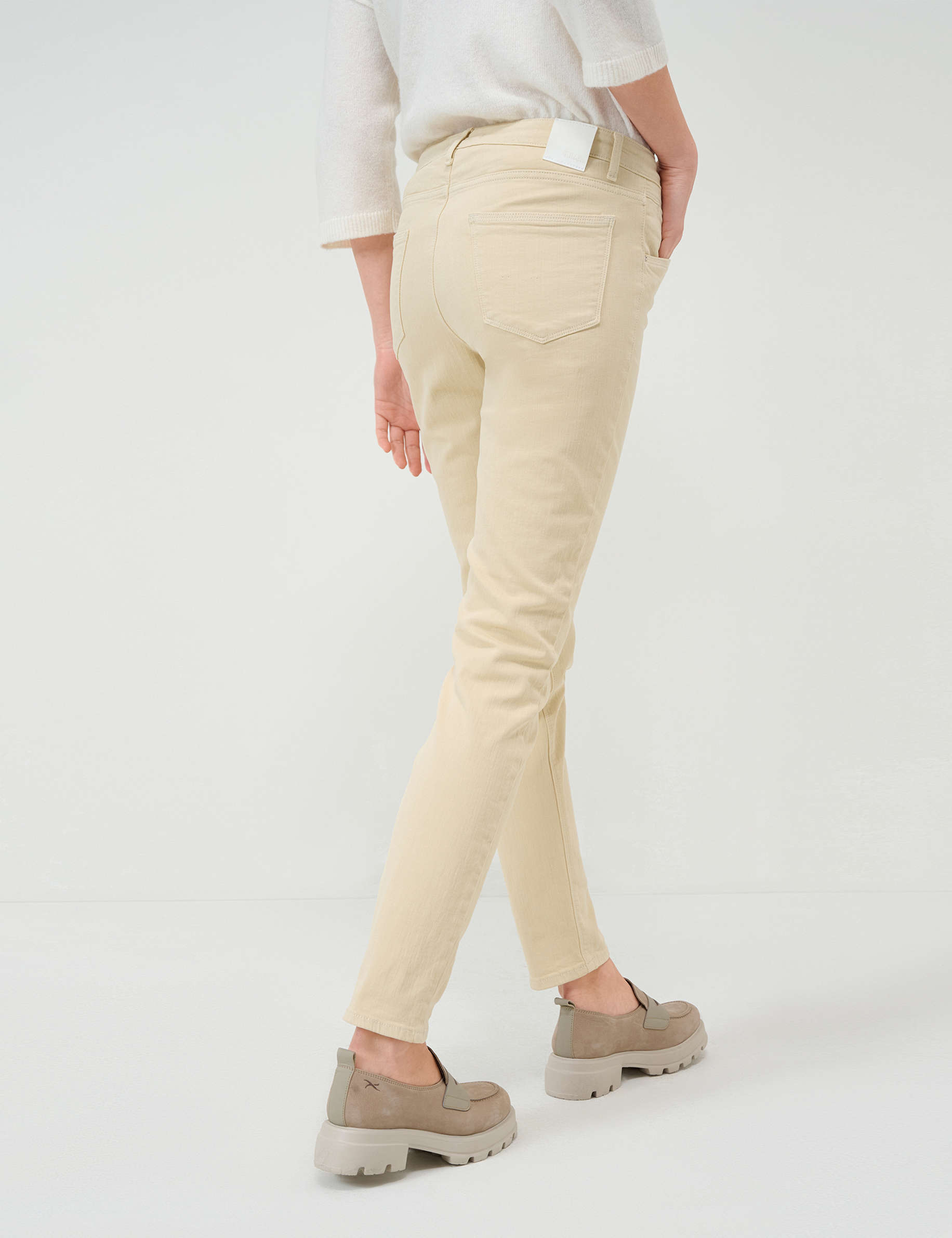 Women Style SHAKIRA IVORY Slim Fit Model back