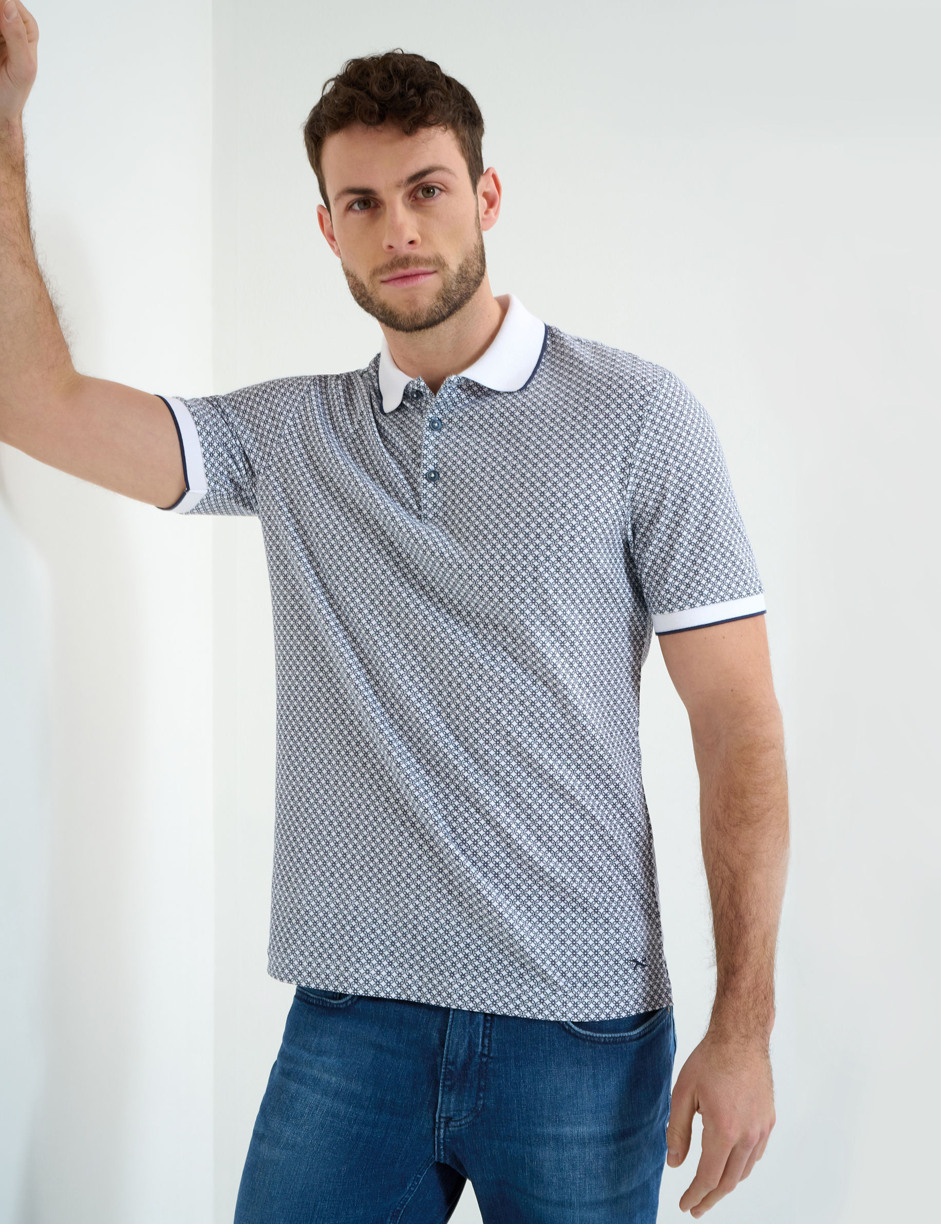 Men Style PERRY white  Model Front