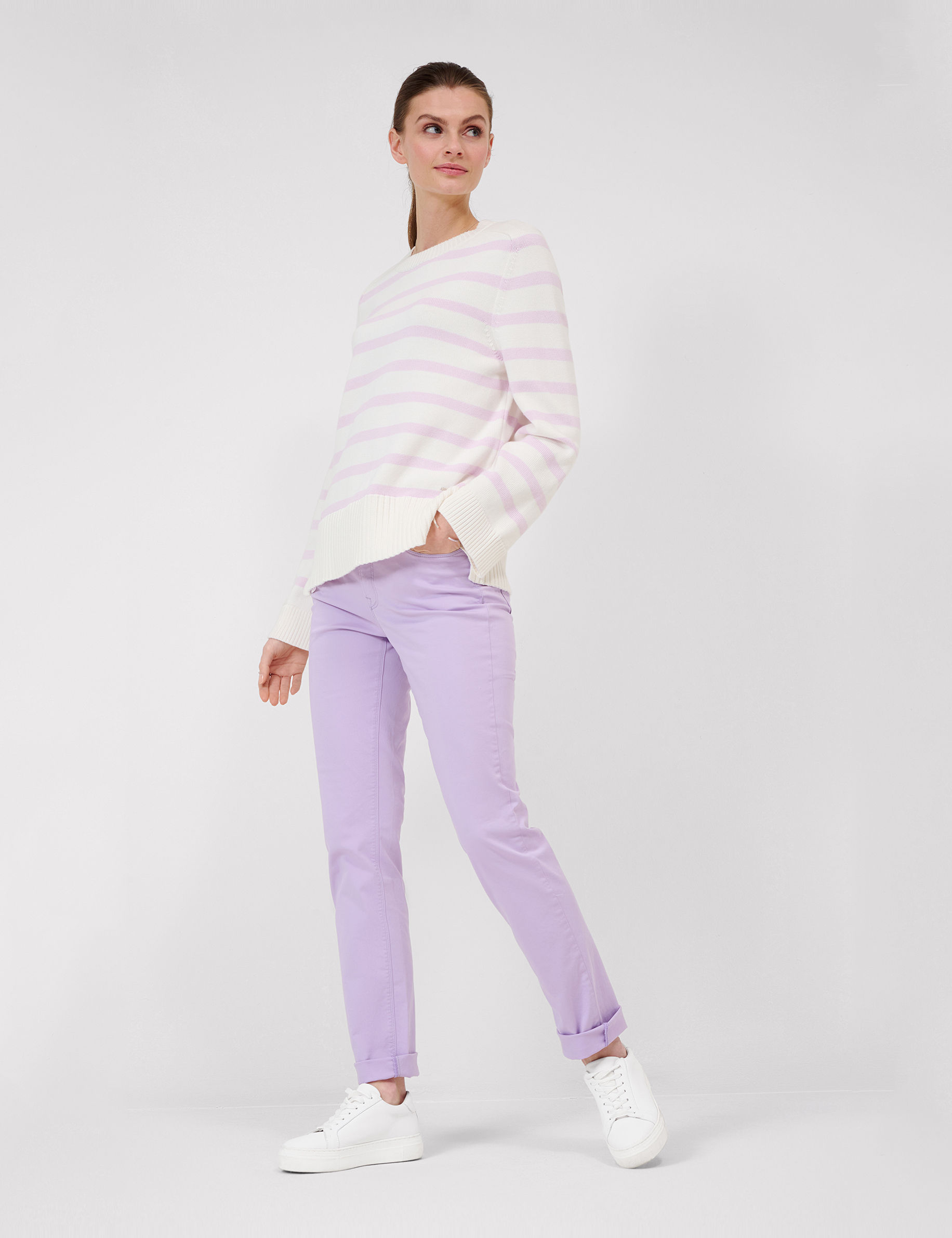 Women Style LIA soft purple  Model Outfit