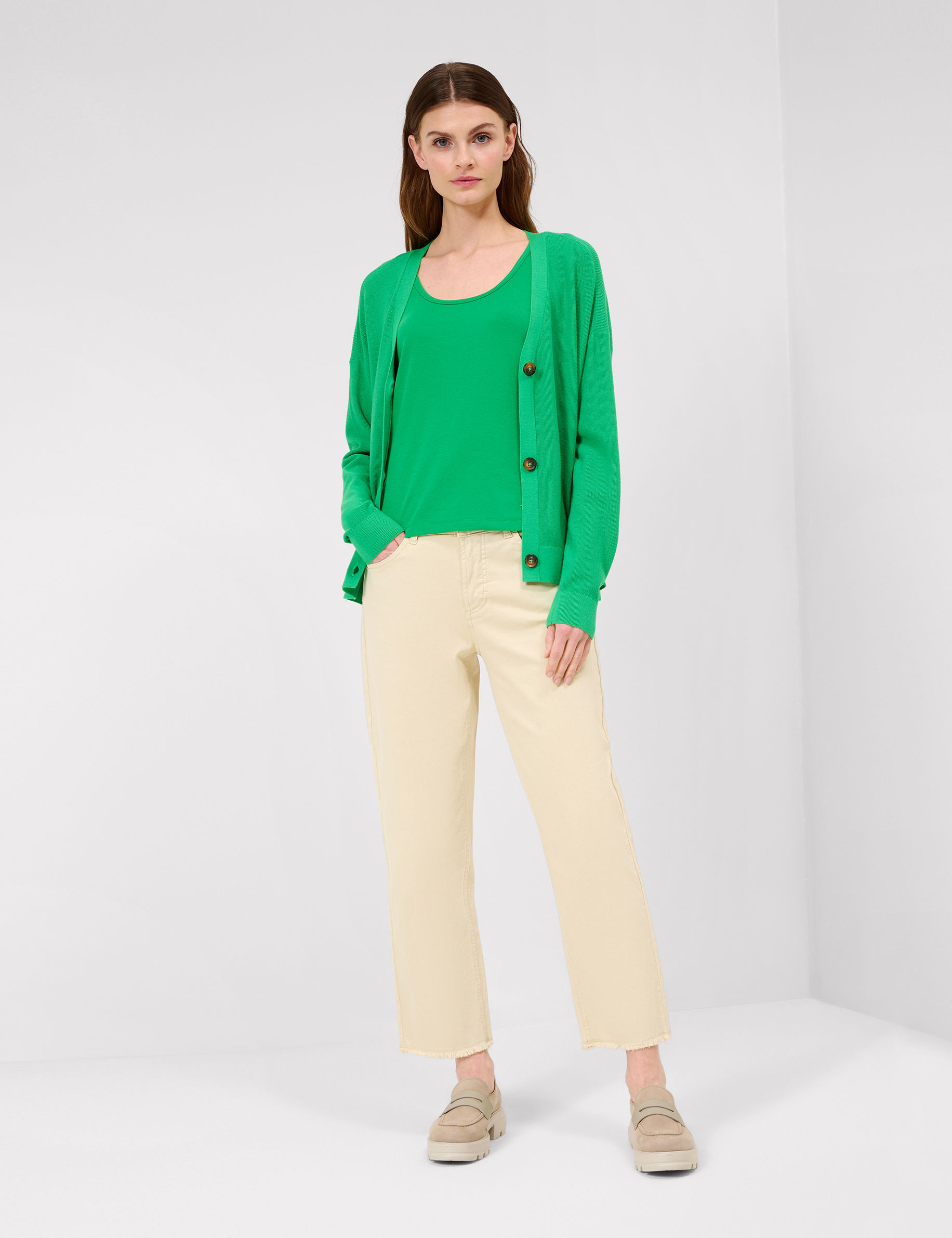 Women Style MADISON S EGGSHELL Straight Fit Model Outfit
