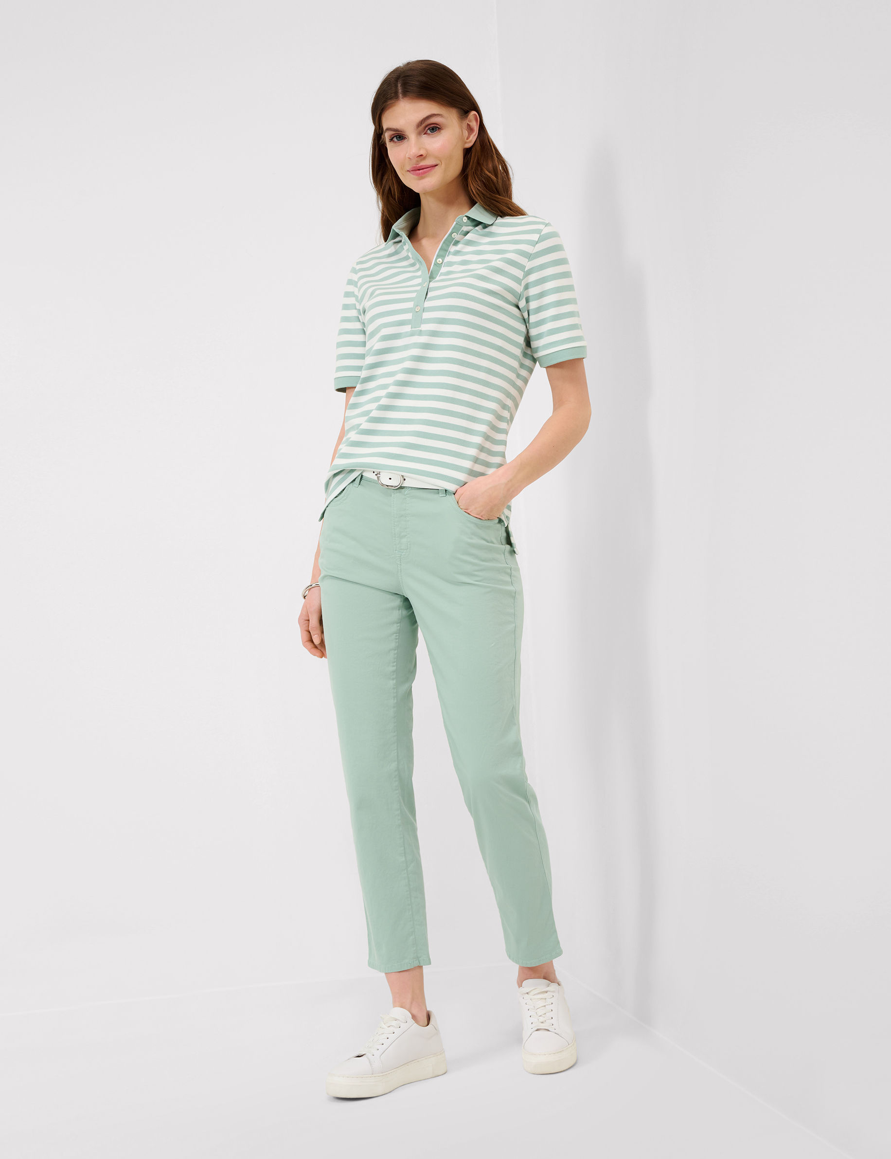 Women Style CAROLA S MINT Feminine Fit Model Outfit