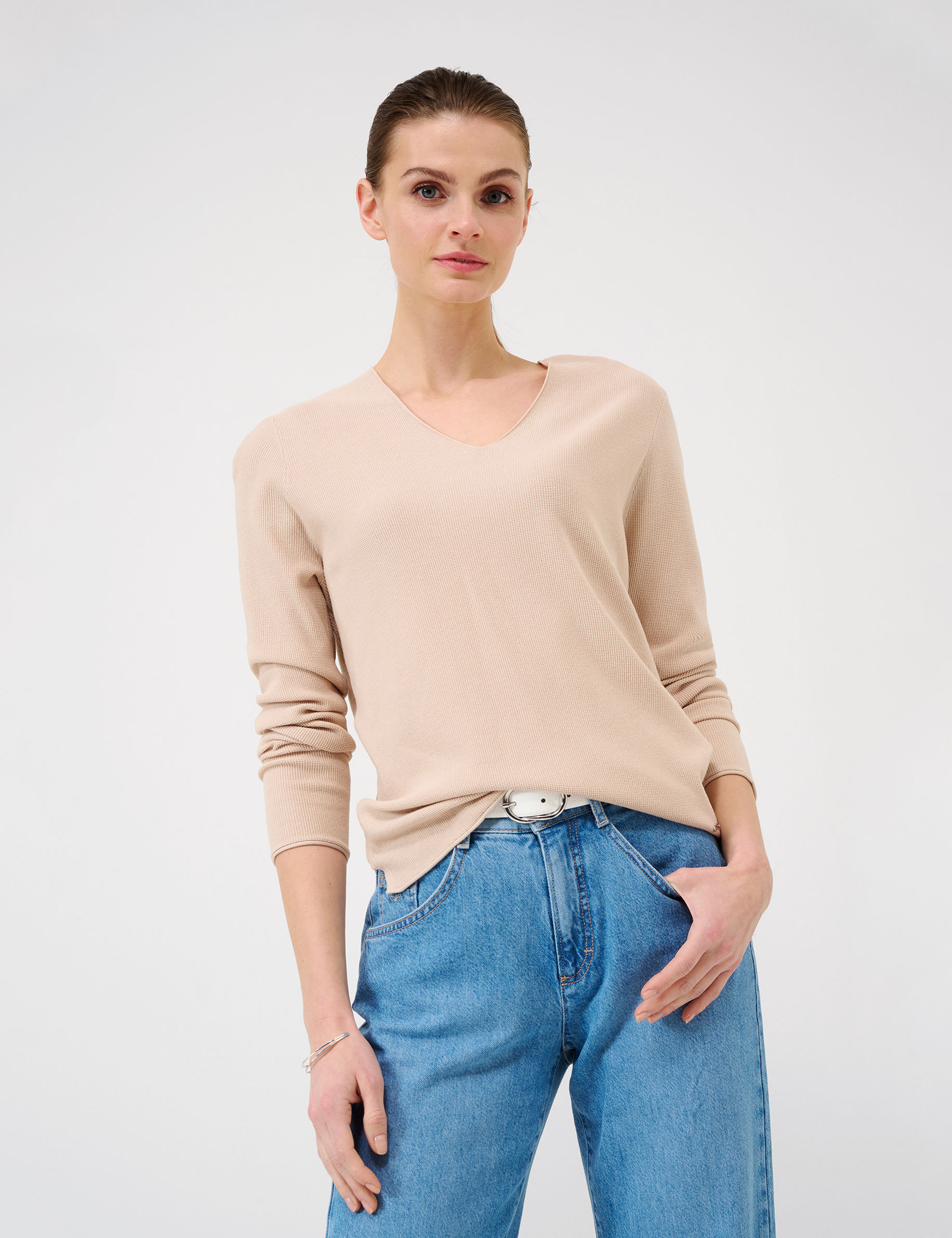 Women Style LESLEY light sand  Model Front