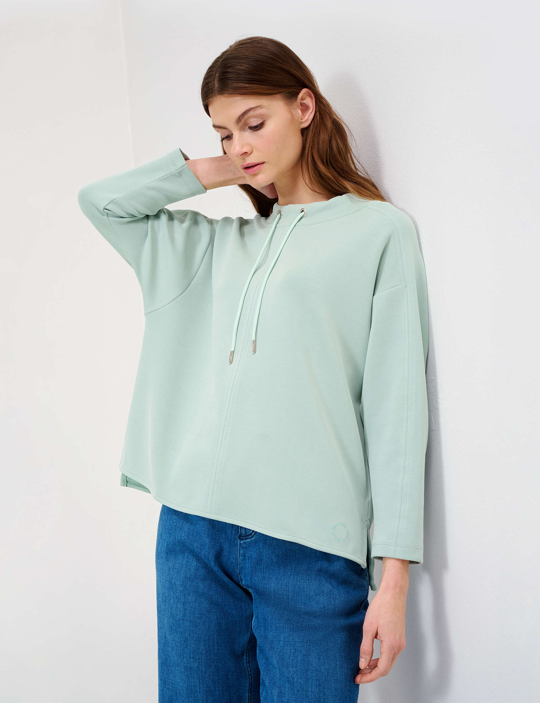 Women Style BEE mint  Model Front