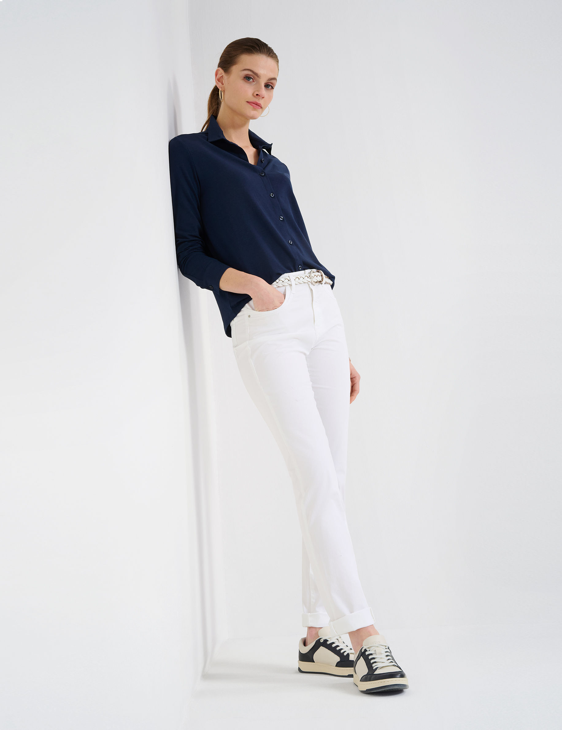 Women Style MARY WHITE Regular Fit Model Outfit