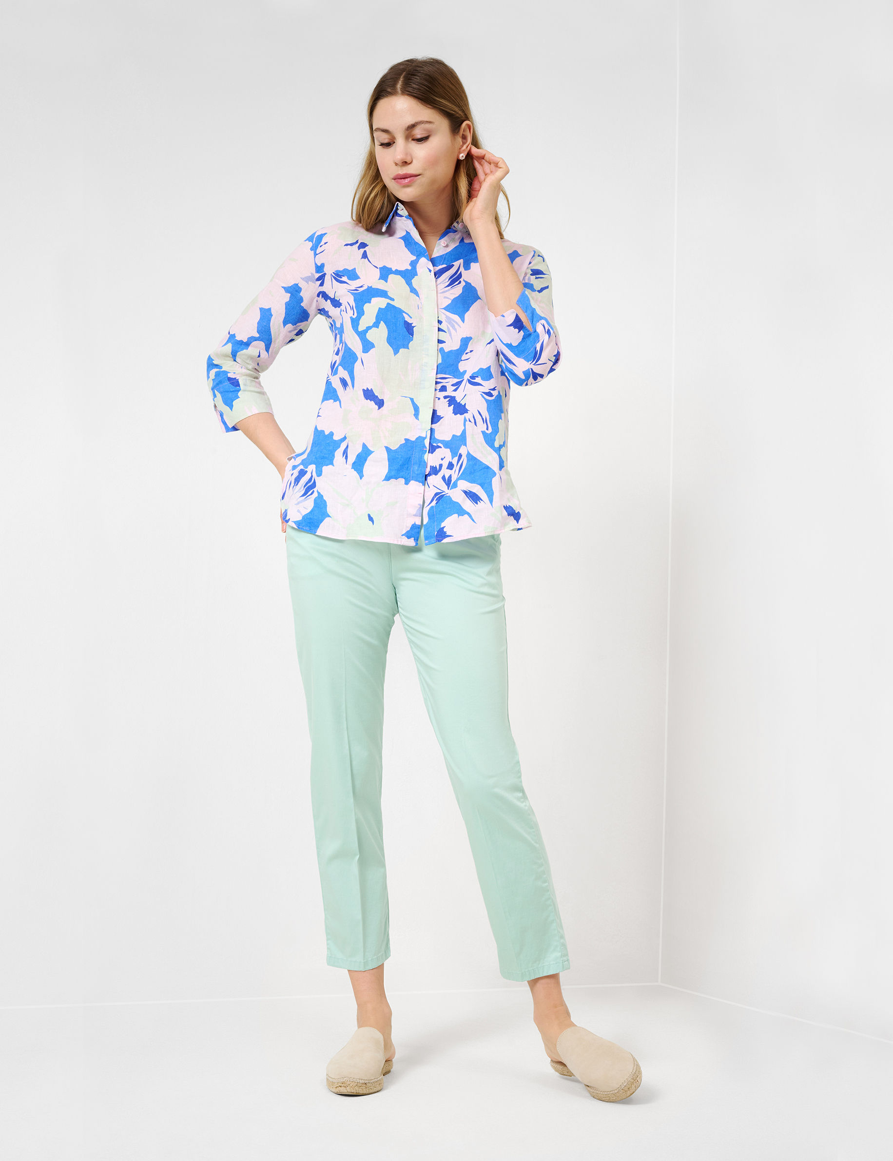 Women Style MEL S MINT Relaxed Fit Model Outfit