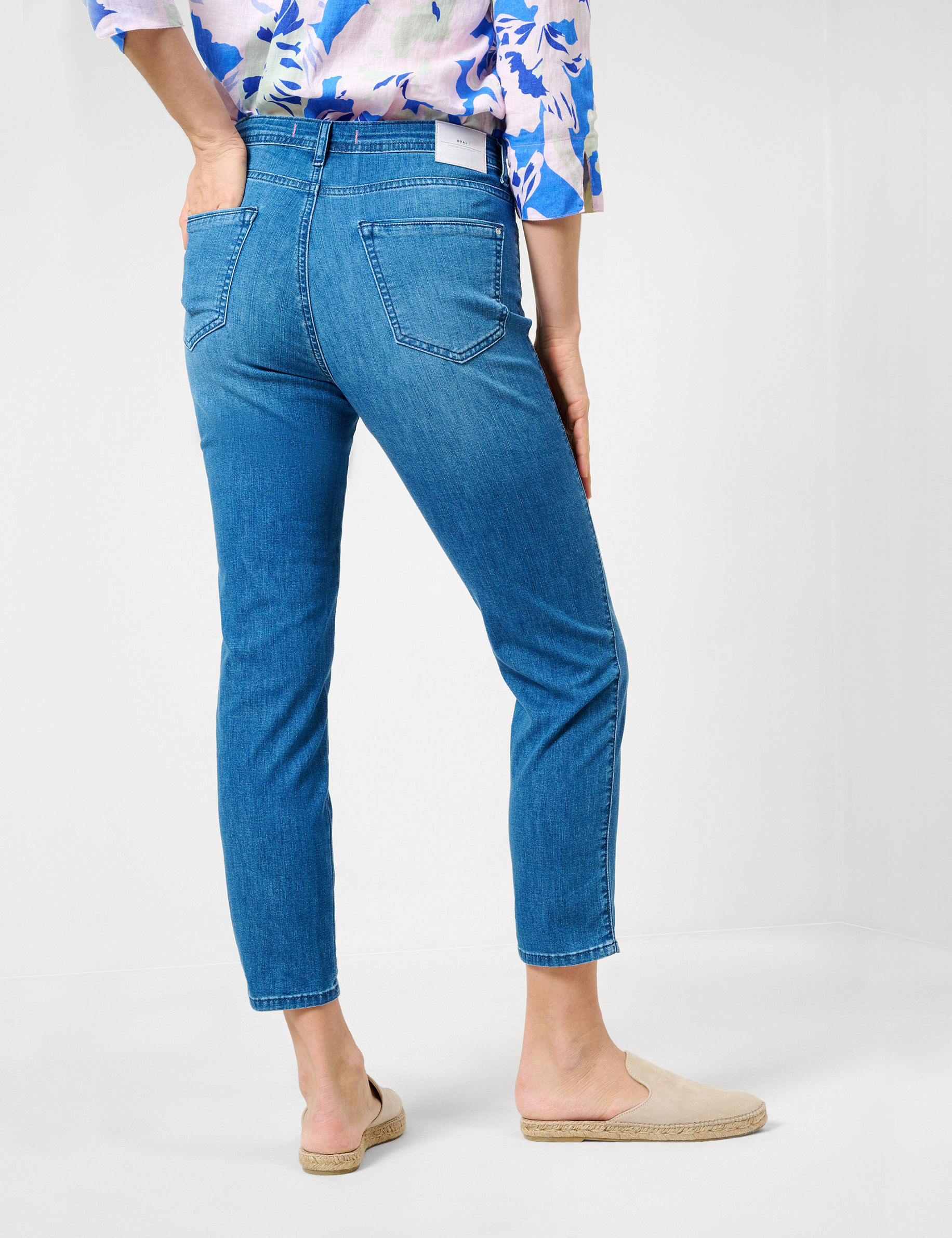 Women Style MARY S USED REGULAR BLUE Regular Fit Model back