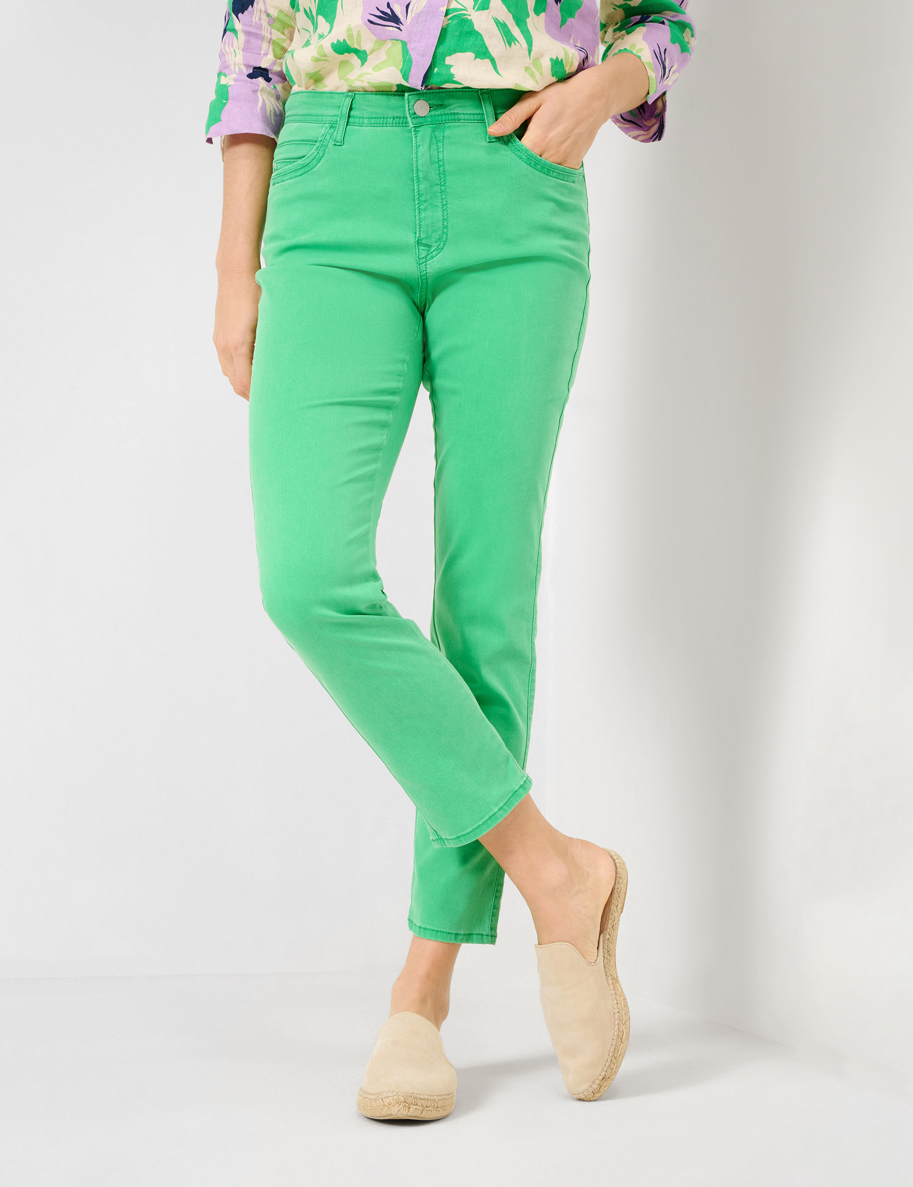 Women Style CAROLA S APPLE GREEN Feminine Fit Model Front