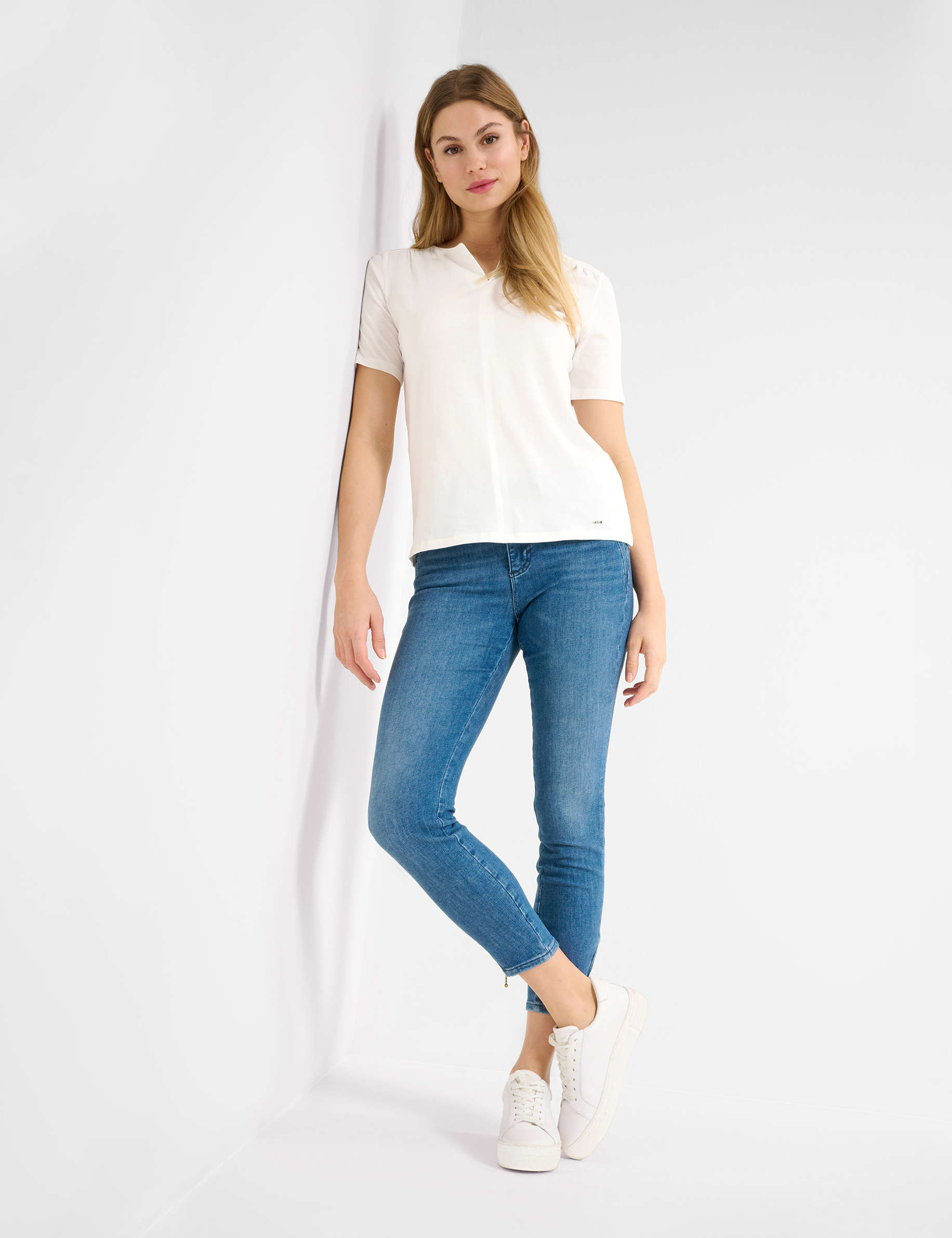 Women Style CAELEN offwhite  Model Outfit
