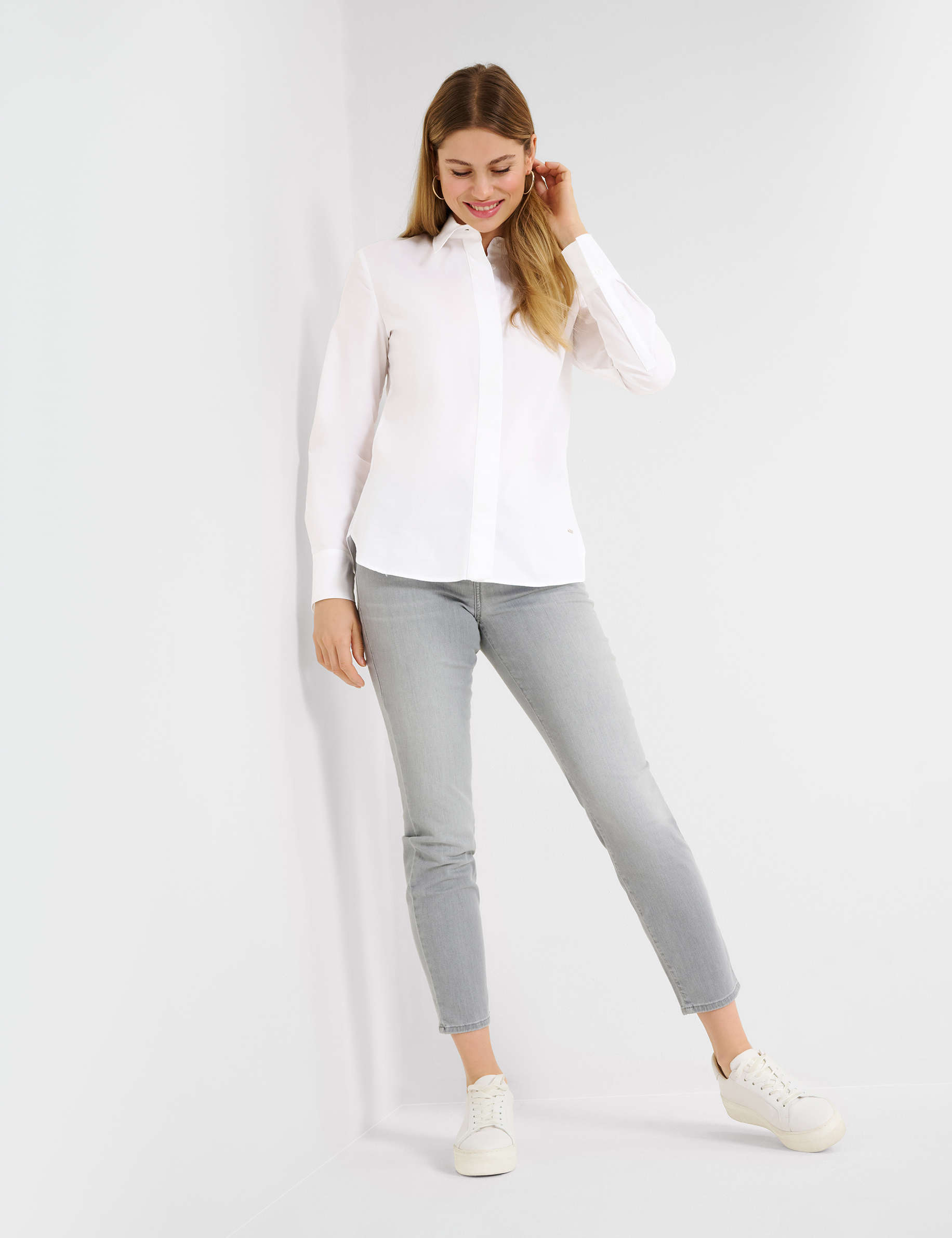 Women Style SHAKIRA S USED GREY Slim Fit Model Outfit
