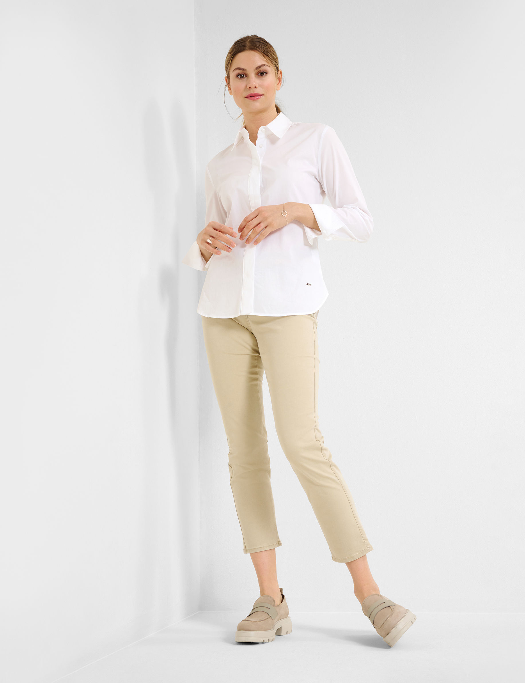 Women Style MARY S SAND Regular Fit Model Outfit