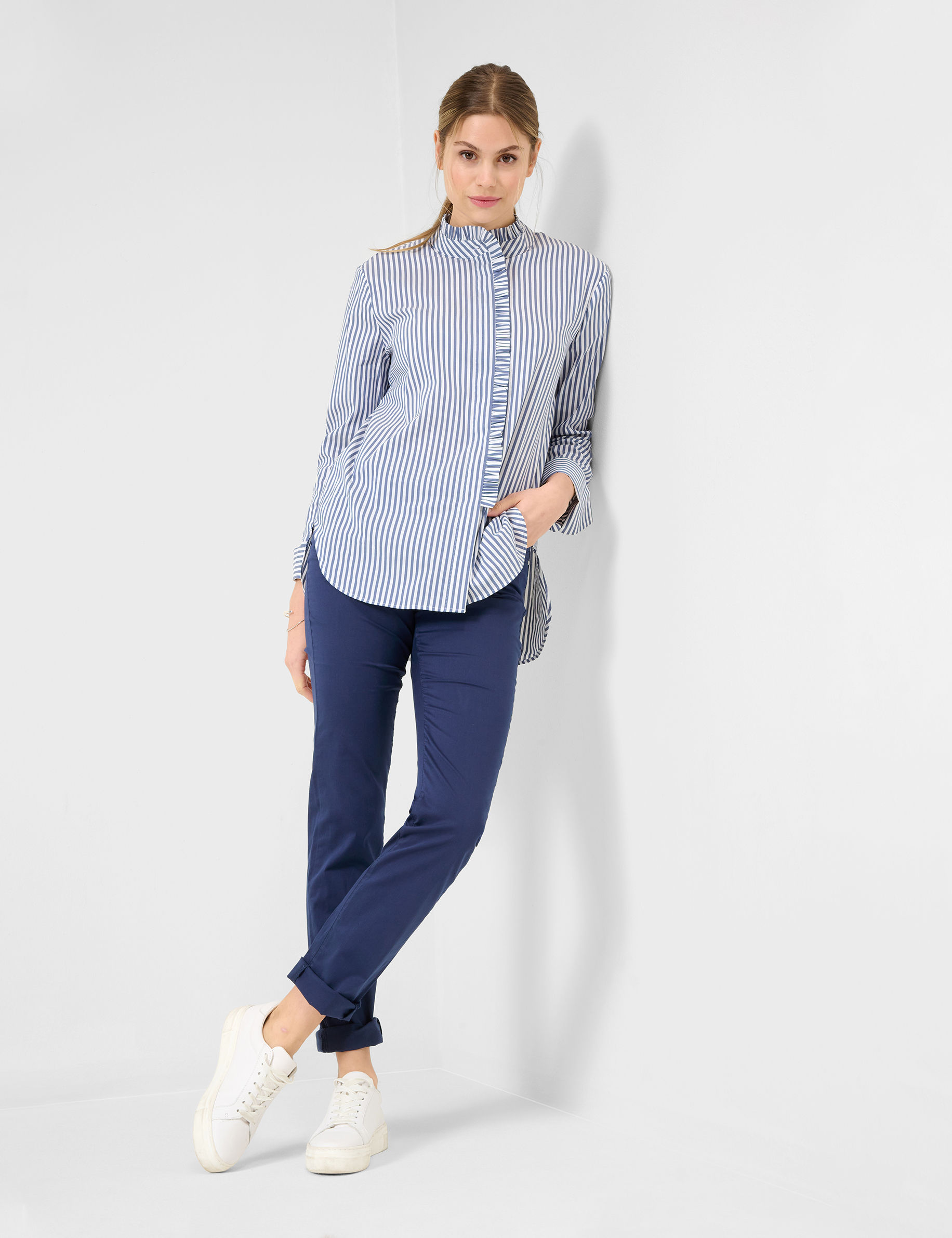 Women Style MARY NAVY Regular Fit Model Outfit