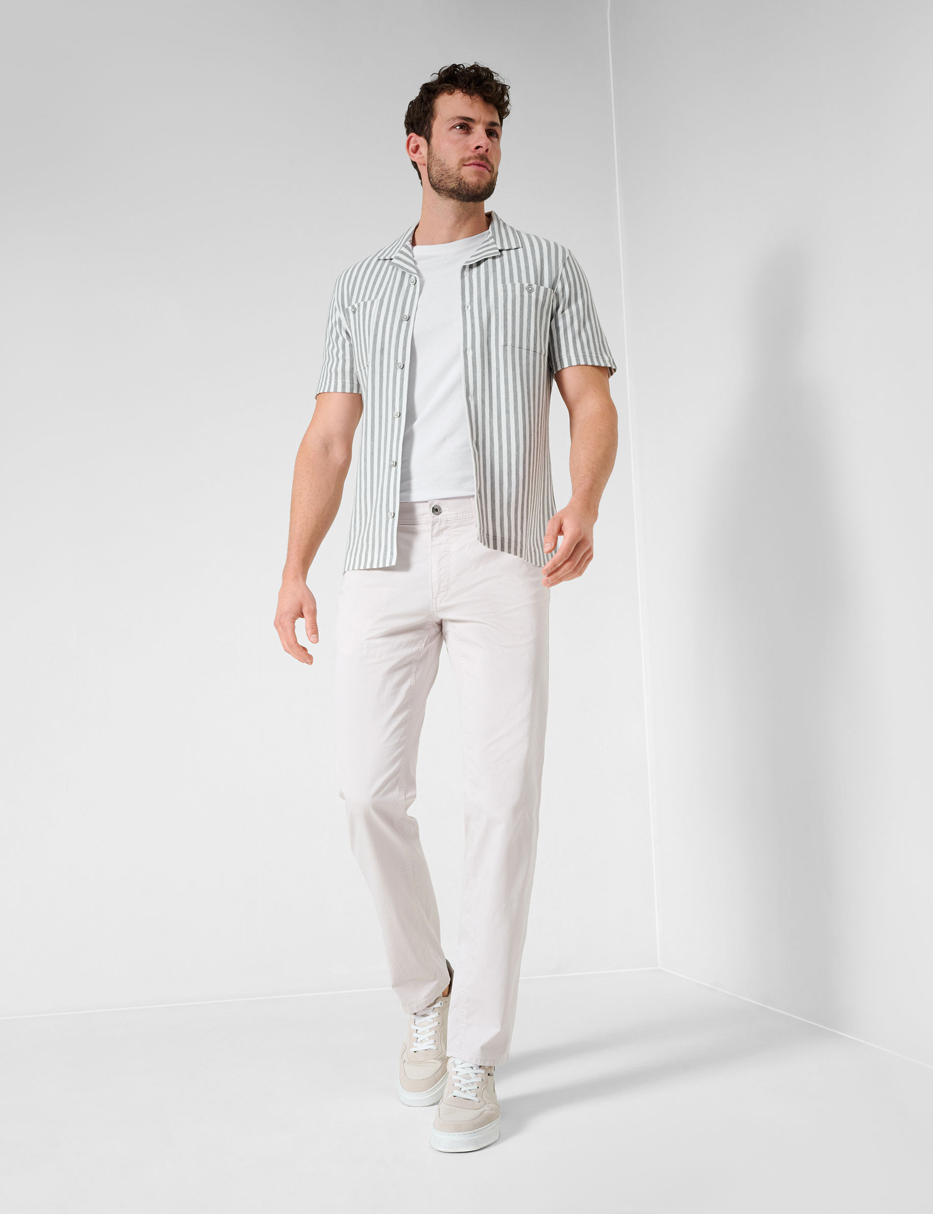 Men Style COOPER SAND Regular Fit Model Outfit
