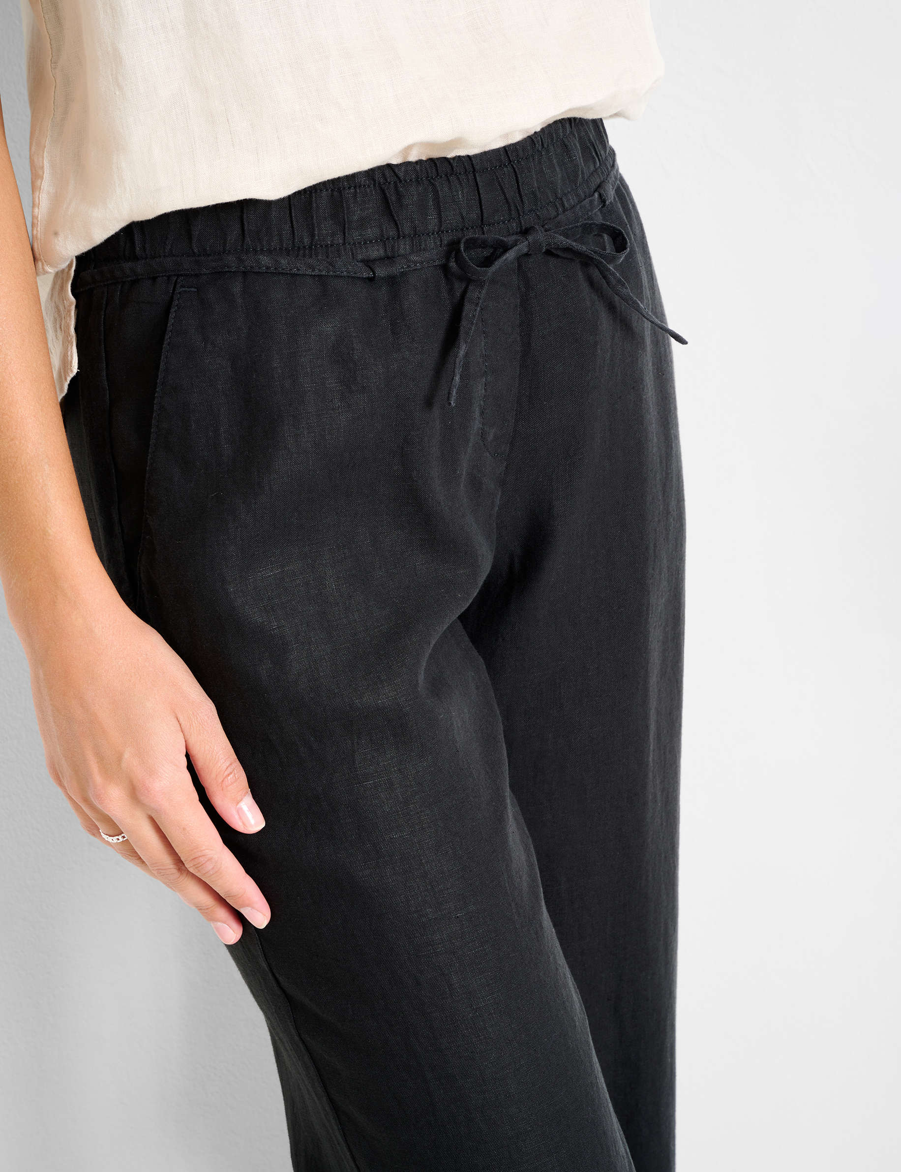 Women Style FARINA BLACK Wide Leg Detail 2