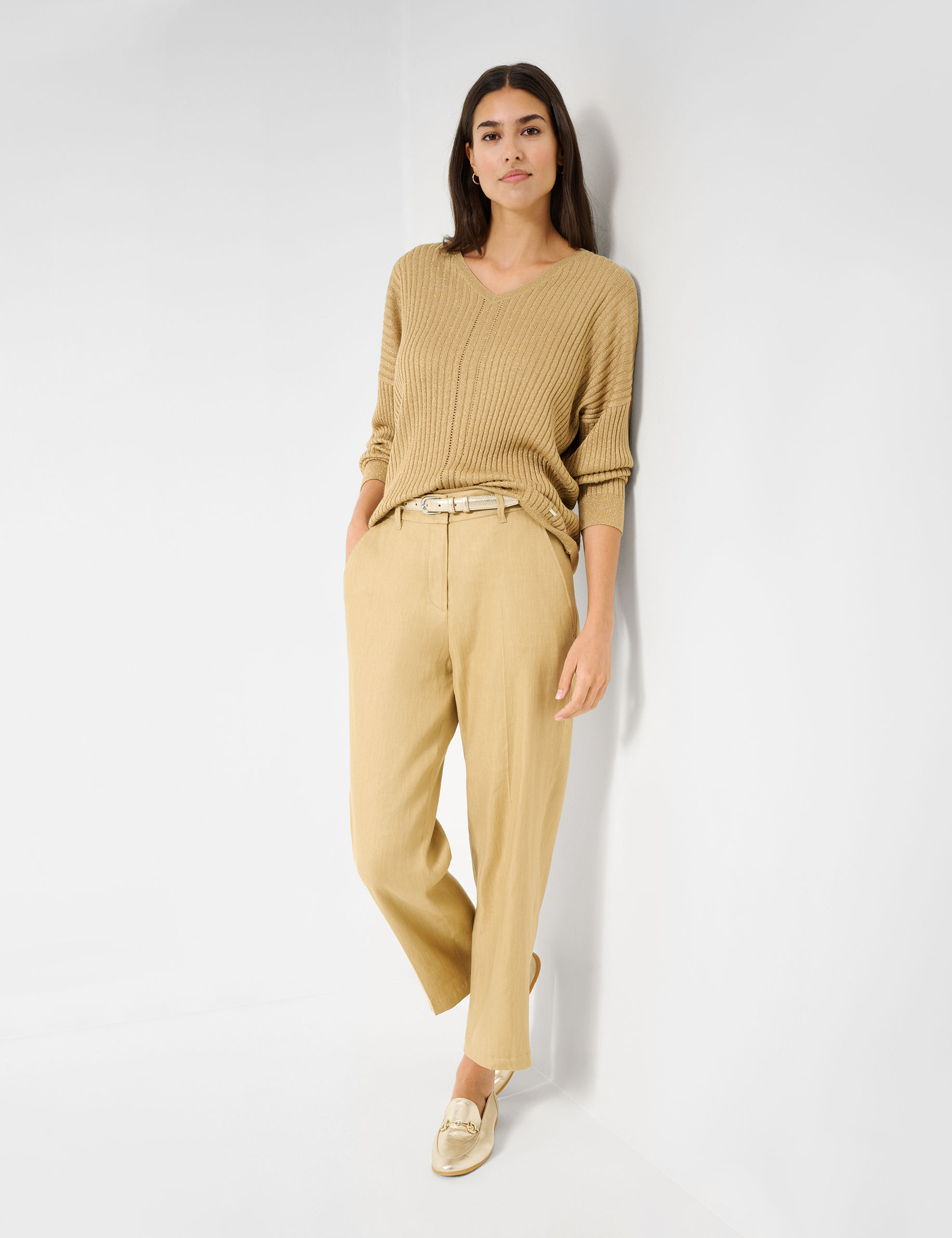 Women Style MIC S SAND Relaxed Fit Model Outfit