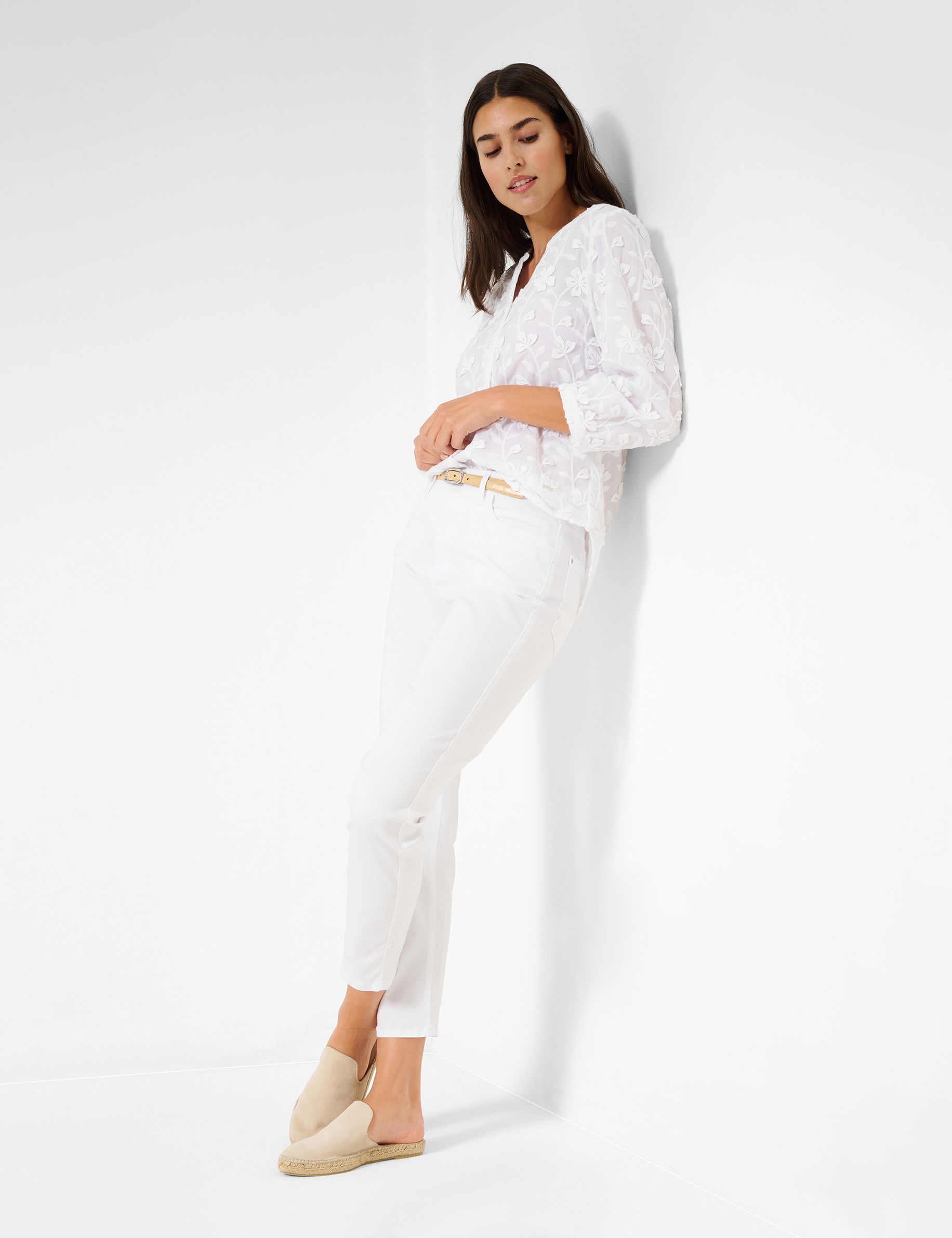 Women Style MARY S WHITE Regular Fit Model Outfit