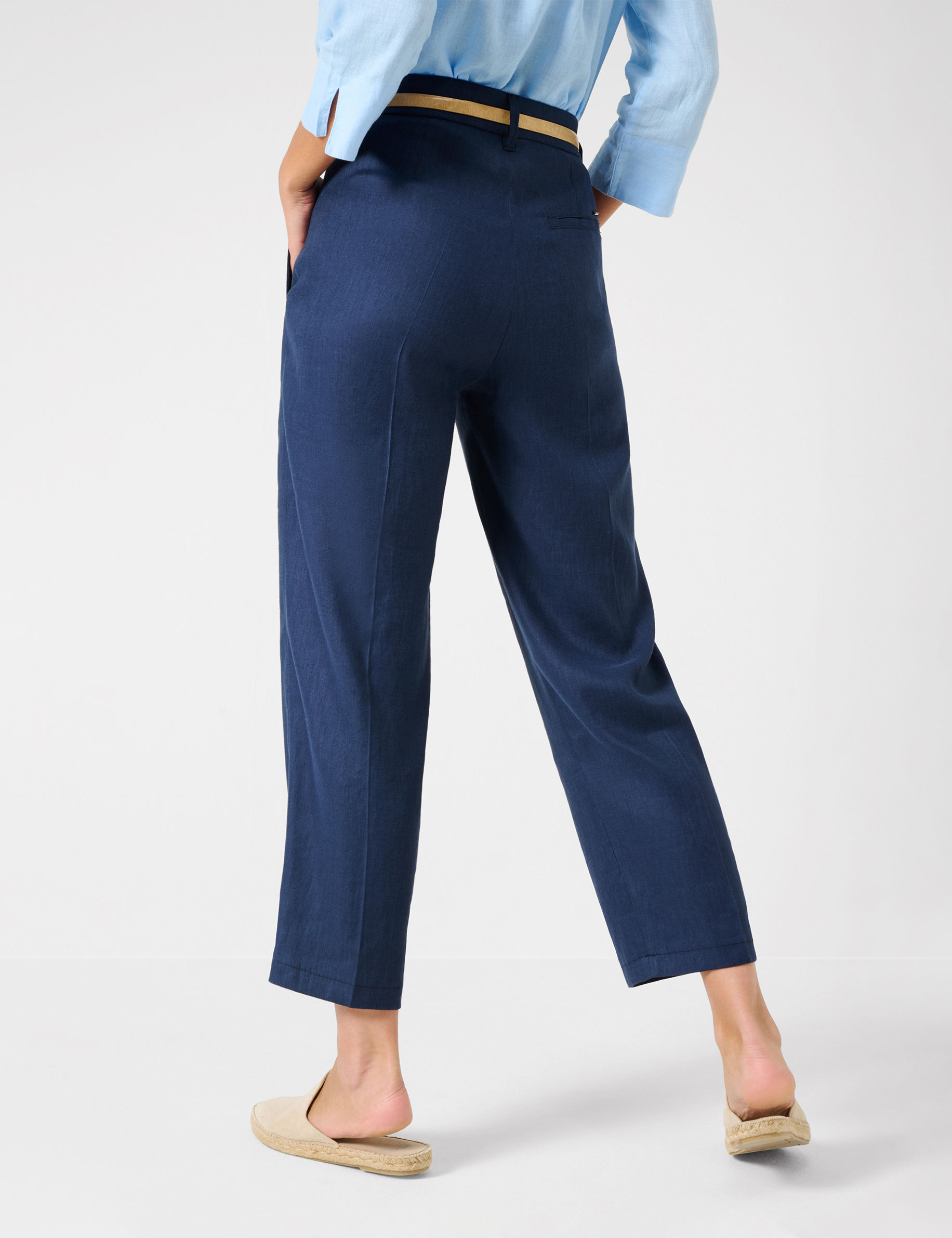 Women Style MIC S NAVY Relaxed Fit Model back