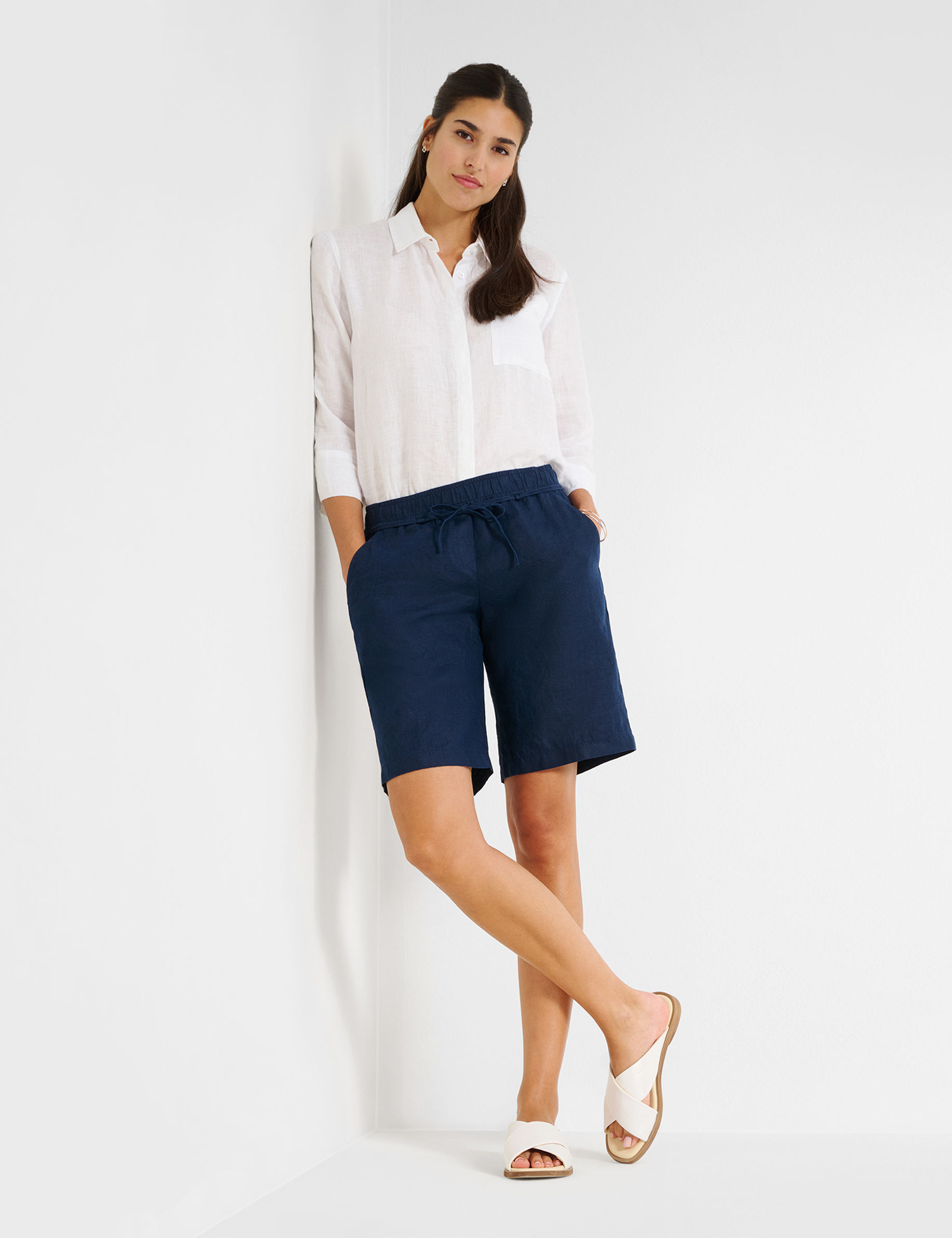 Women Style MEL B NAVY Relaxed Fit Model Outfit