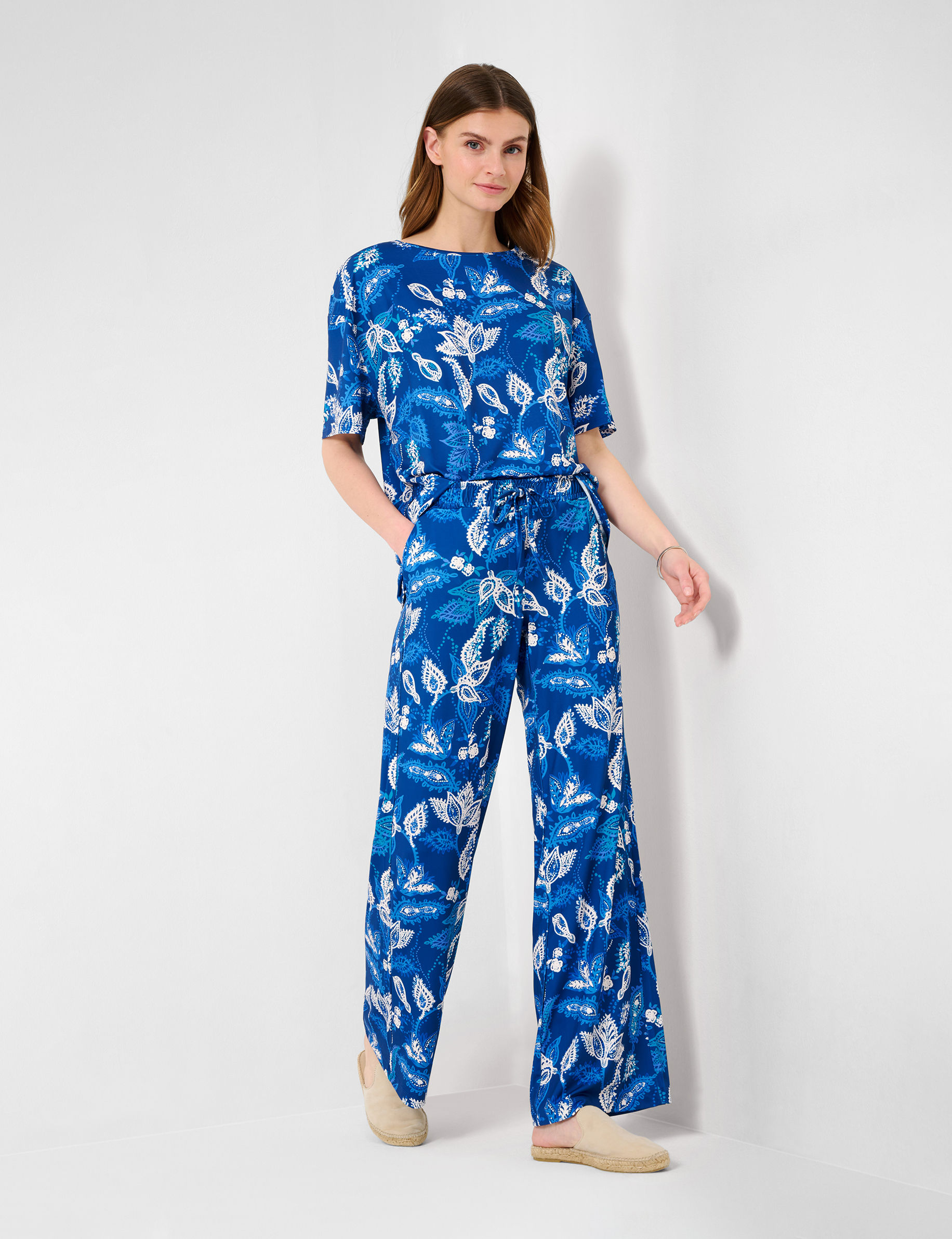 Women Style CALLY inked blue  Model Outfit