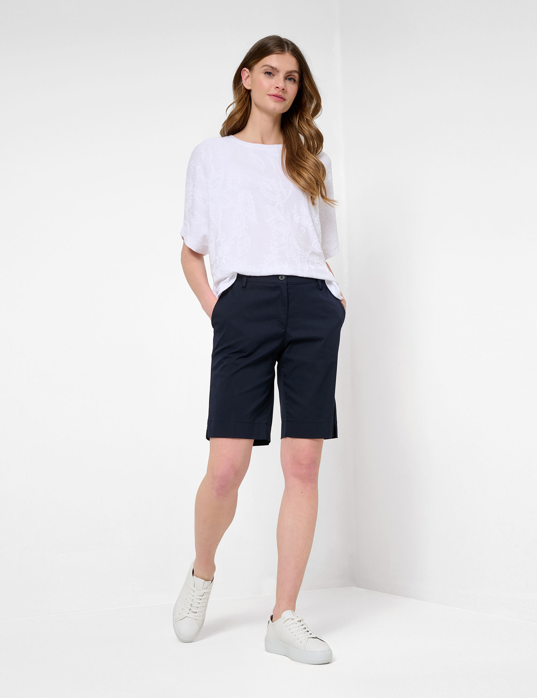 Women Style MIA B NAVY Regular Fit Model Outfit