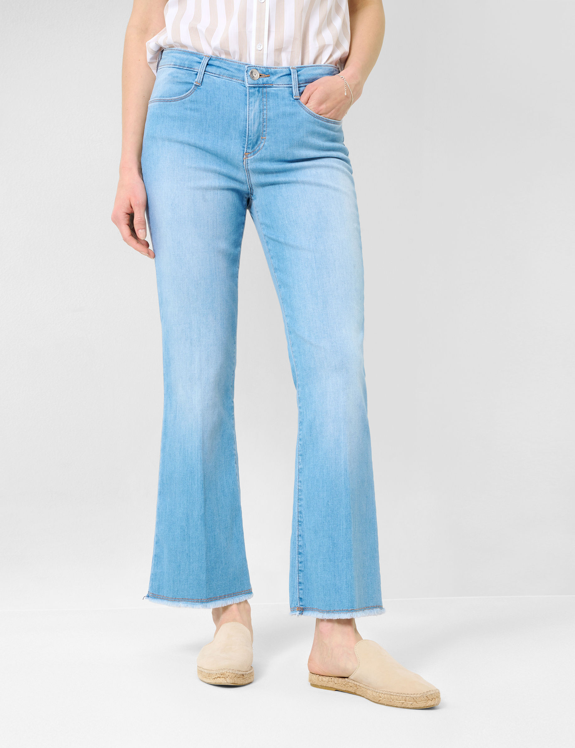 Women, SLIM BOOTCUT, Style SHAKIRA S, MODEL_FRONT_ISHOP