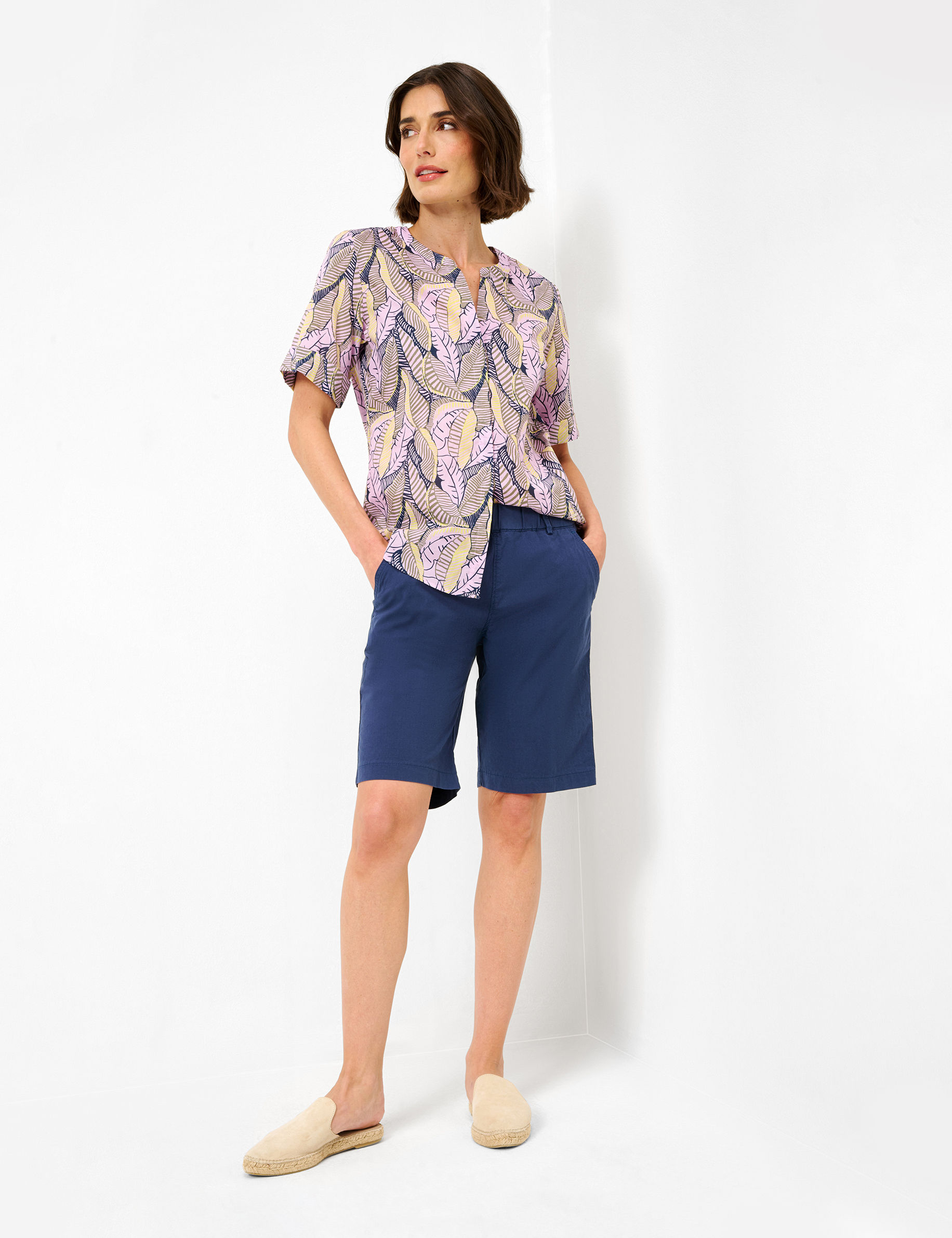Women Style MEL B INDIGO Relaxed Fit Model Outfit