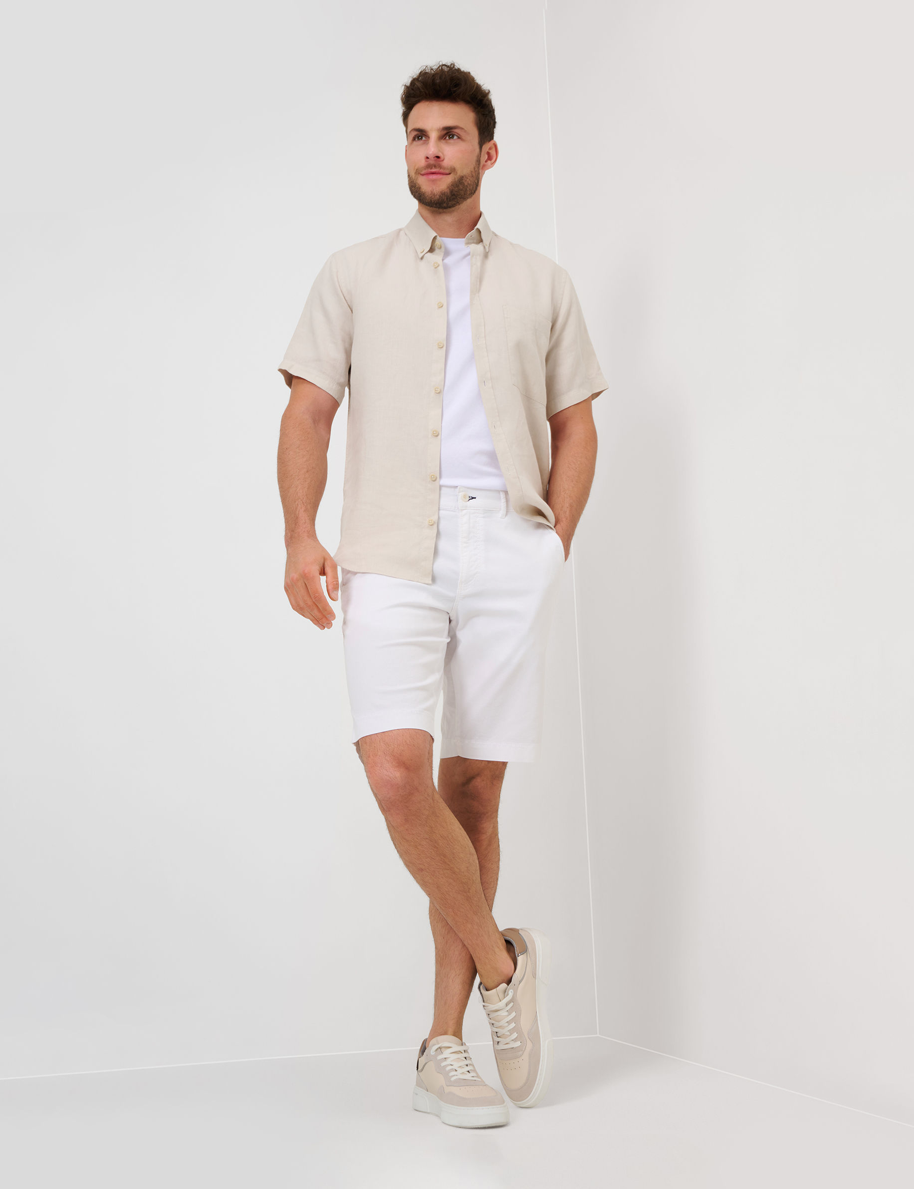 Men Style BARI WHITE Regular Fit Model Outfit