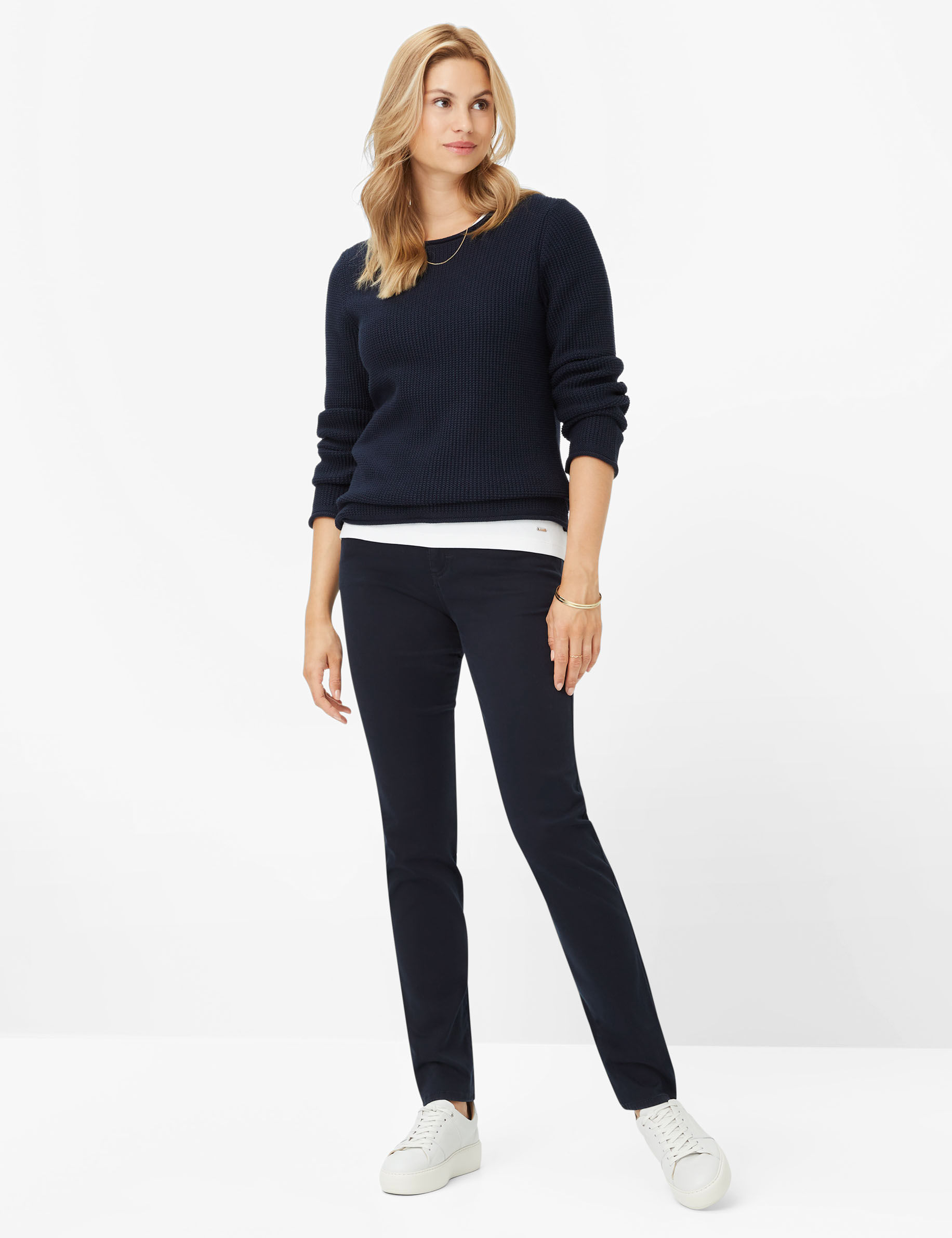 Women Style LESLEY navy  Model Outfit