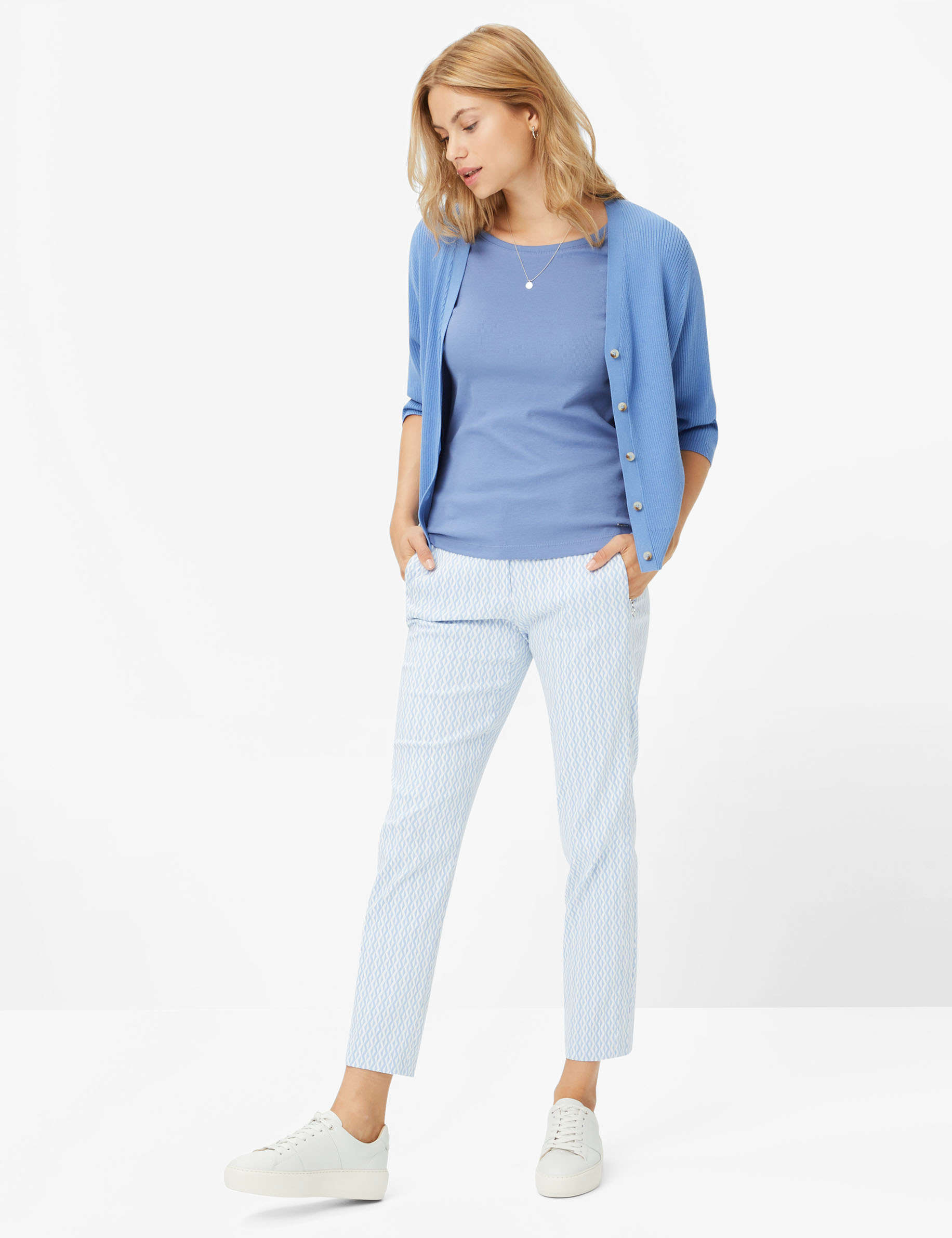 Women Style CORA blue dusk  Model Outfit