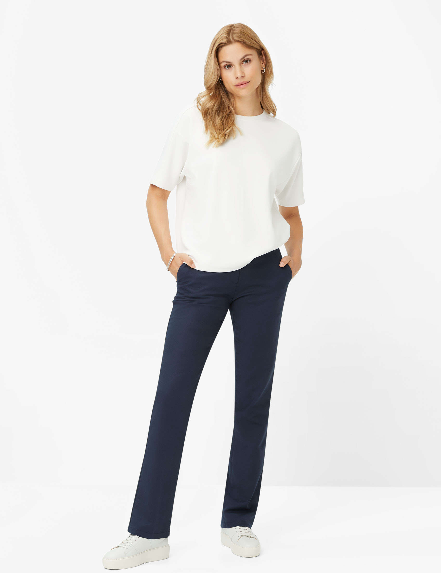 Women Style MARON NAVY Regular Fit Model Outfit