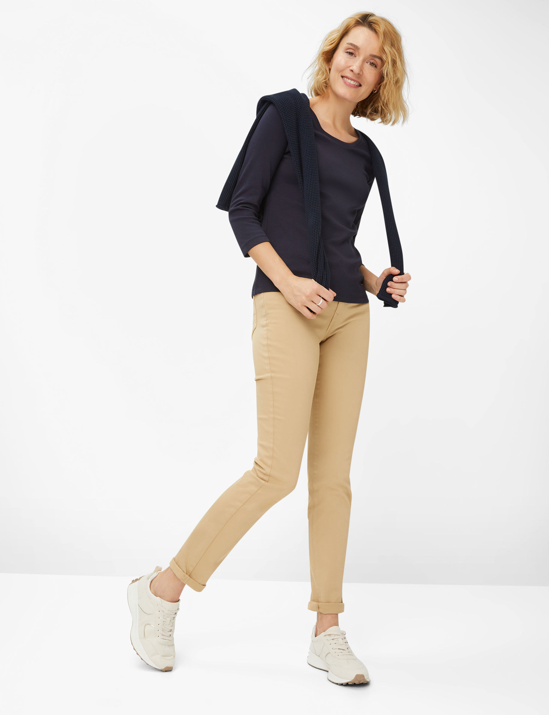 Women Style CORA navy  Model Outfit