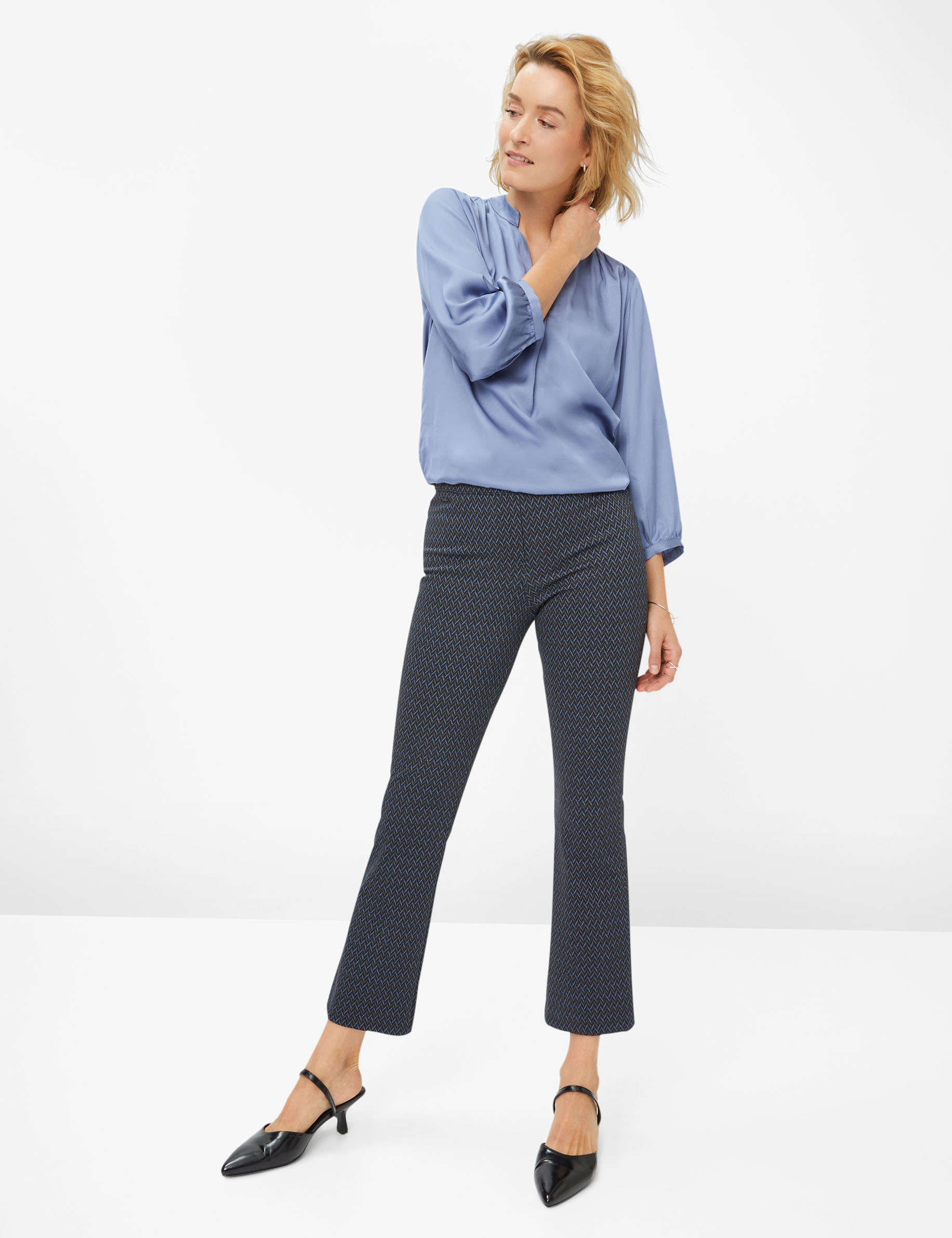 Women Style MALOU S NAVY Skinny Fit Model Outfit