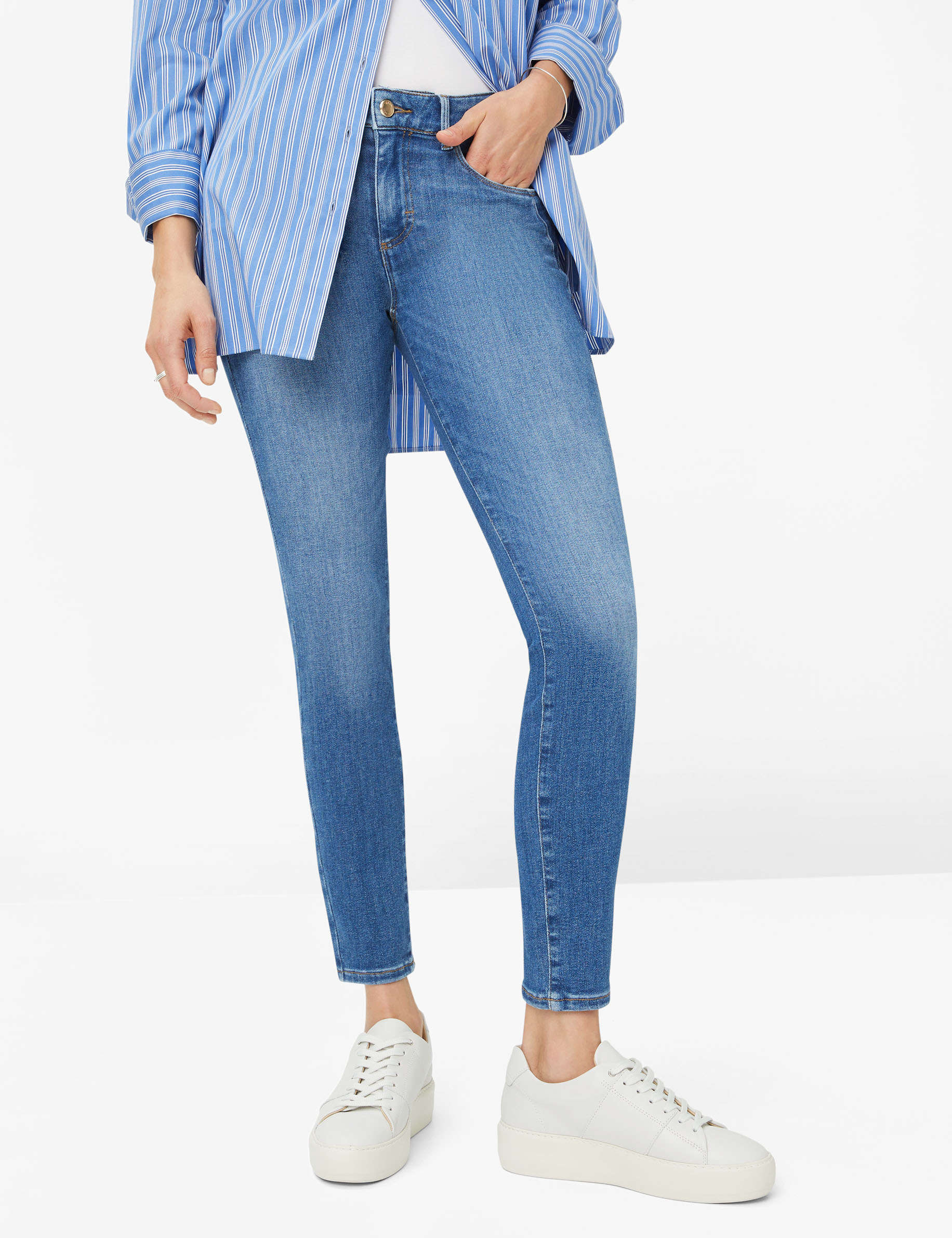 Women Style ANA USED REGULAR BLUE Skinny Fit Detail 1