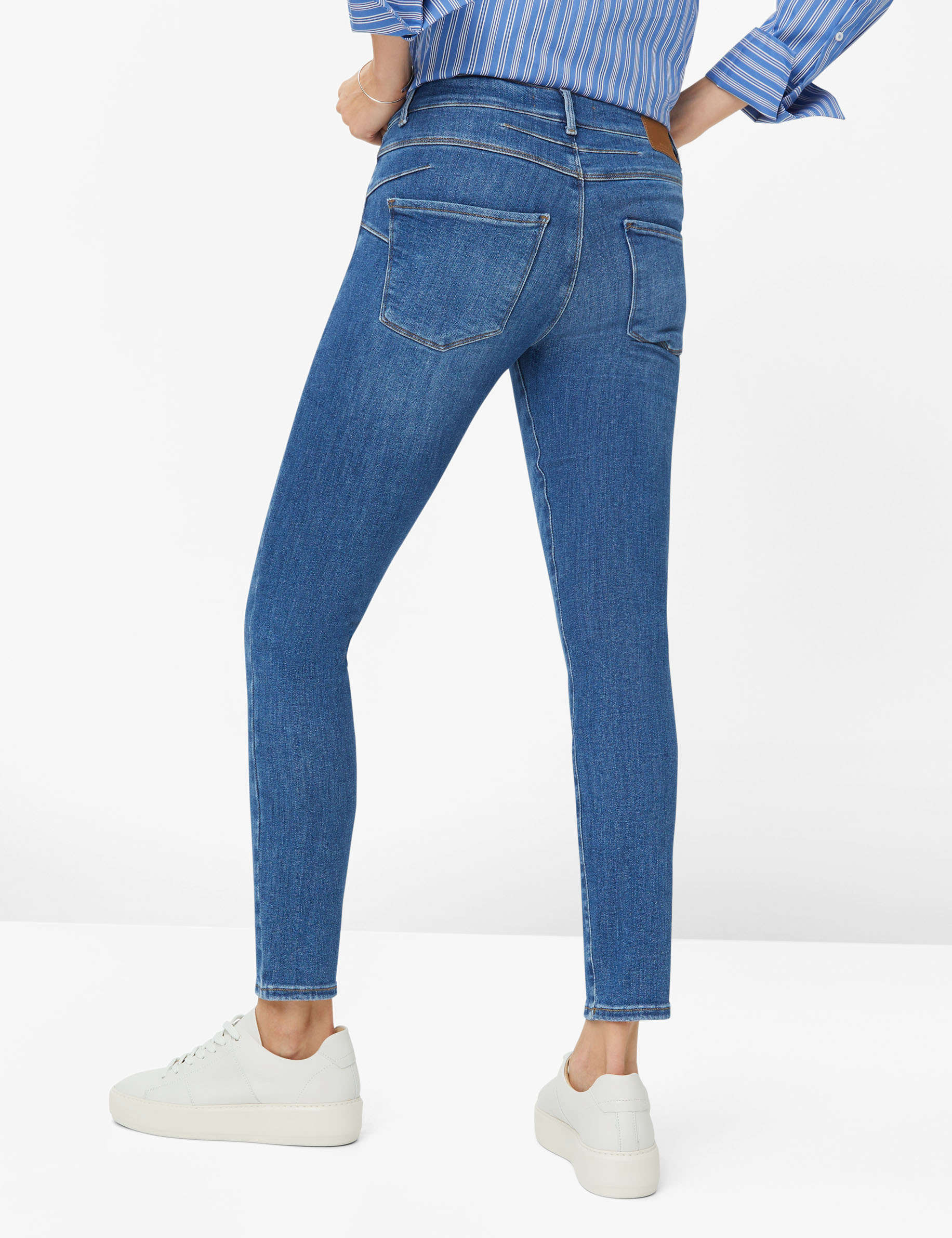 Women Style ANA USED REGULAR BLUE Skinny Fit Model back