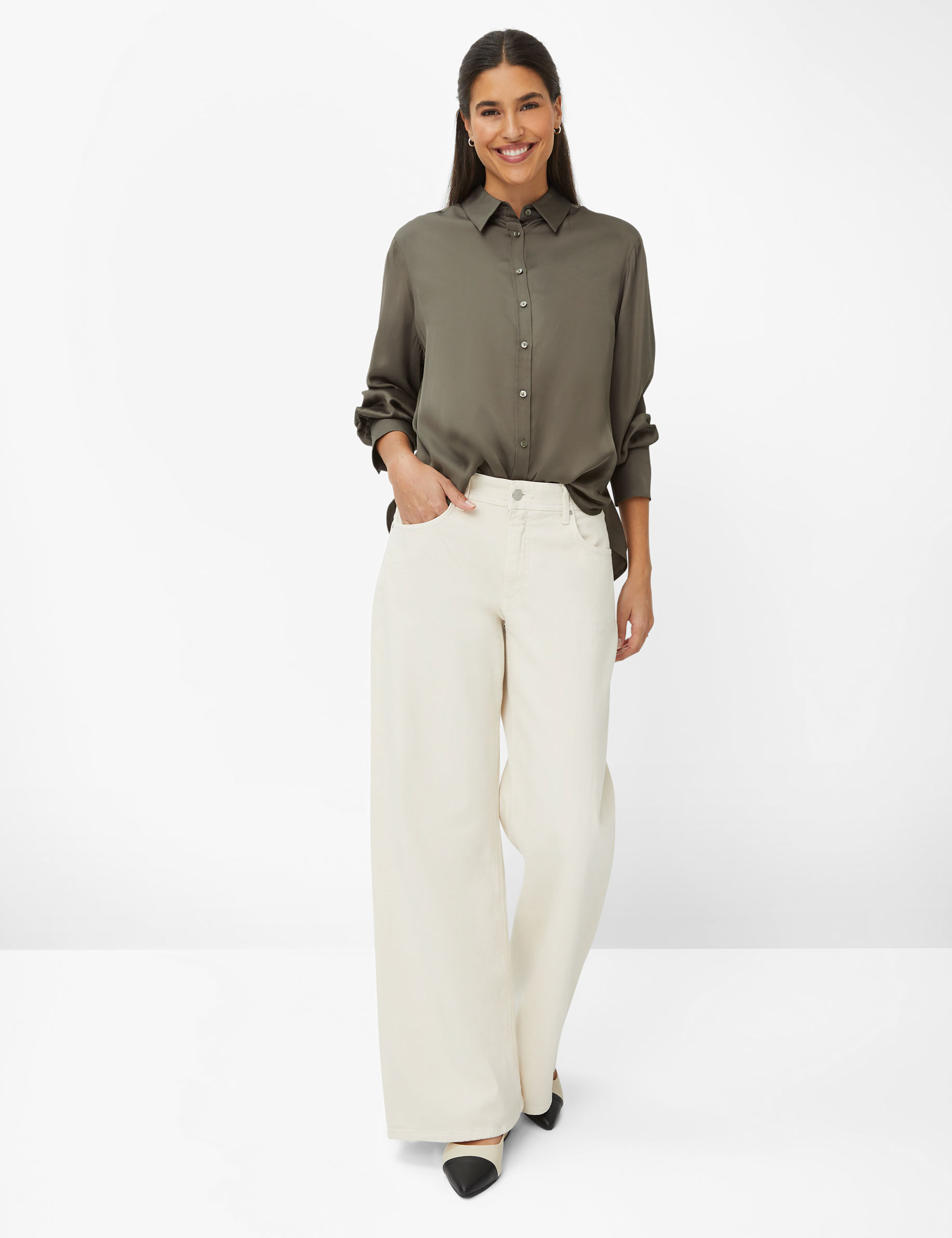 Women Style VIC soft khaki  Model Outfit