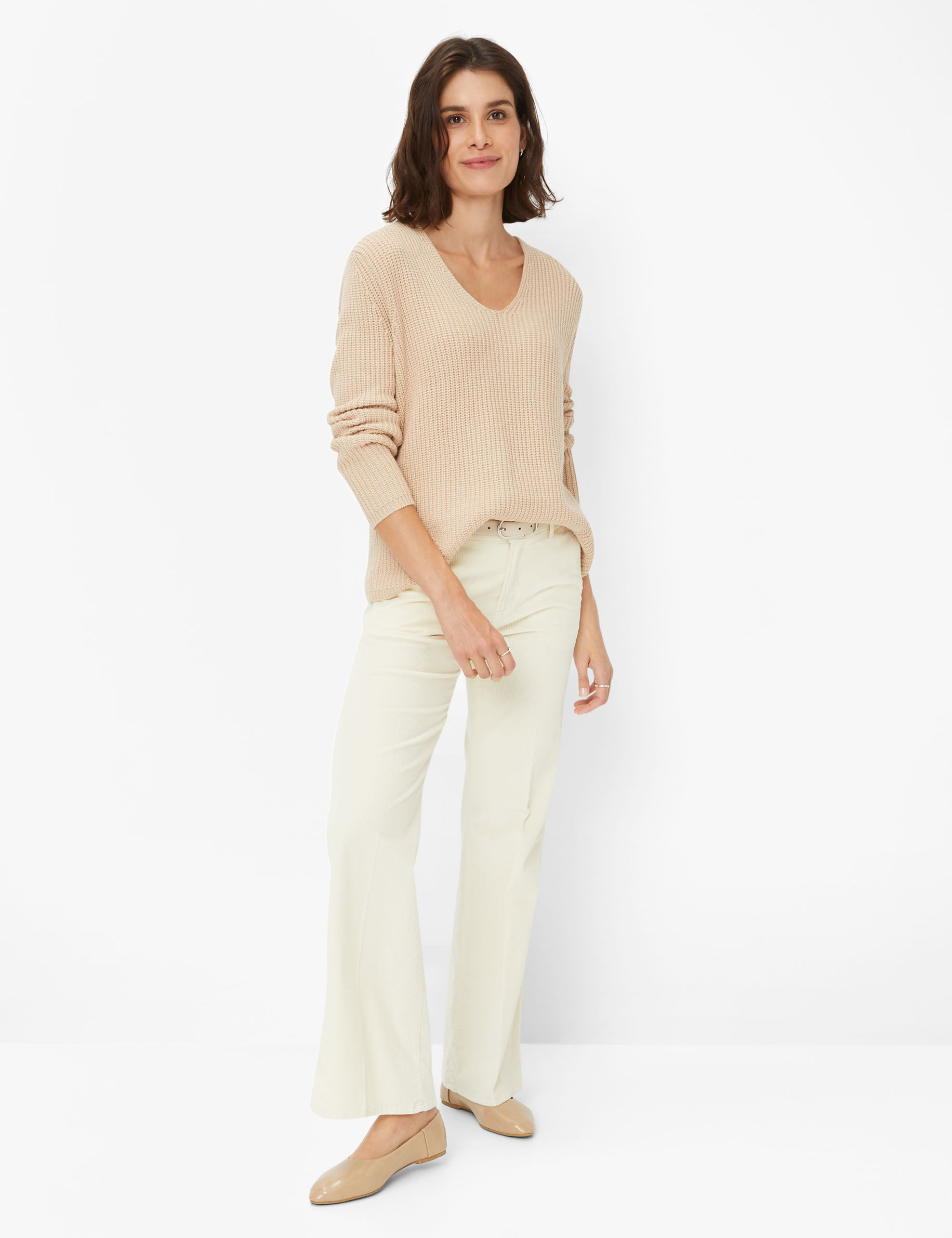 Women Style LANA soft beige  Model Outfit