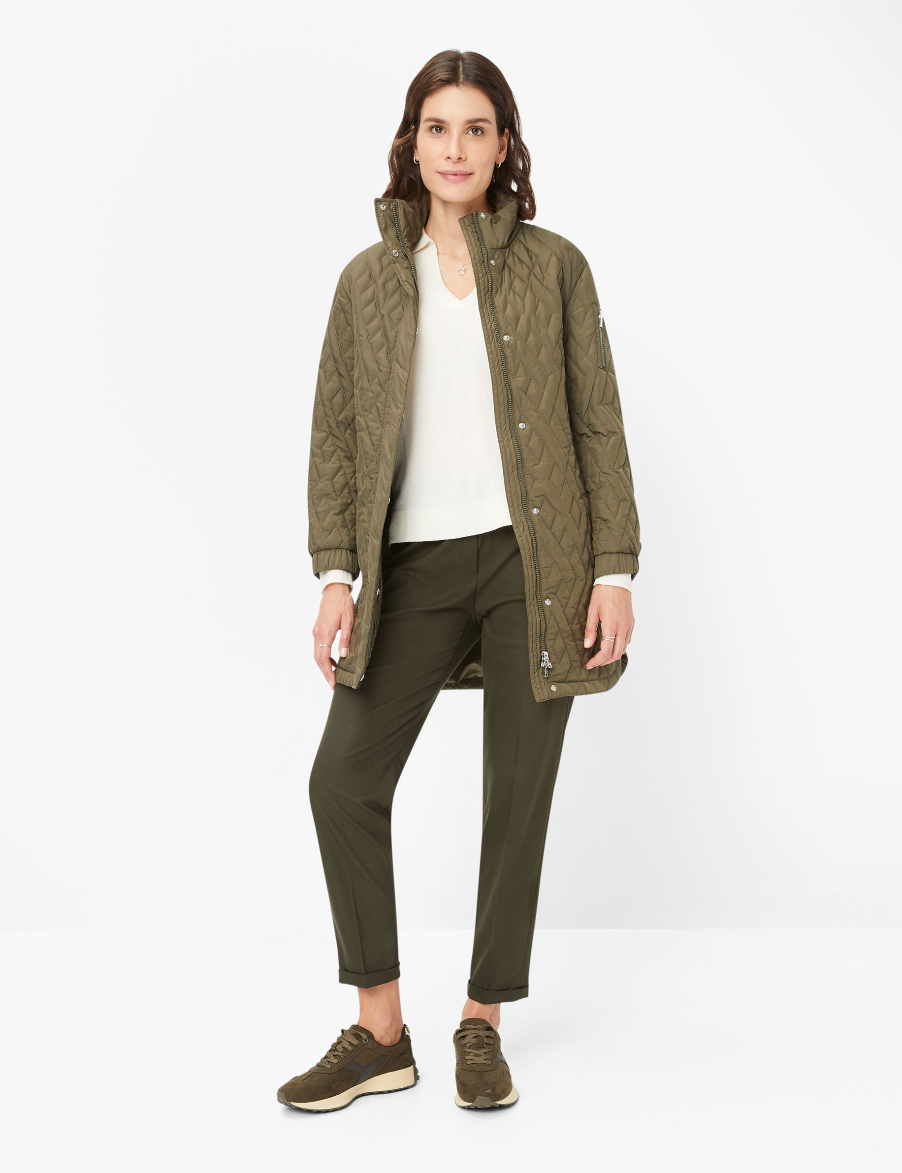 Women Style TOKIO soft khaki  Model Outfit