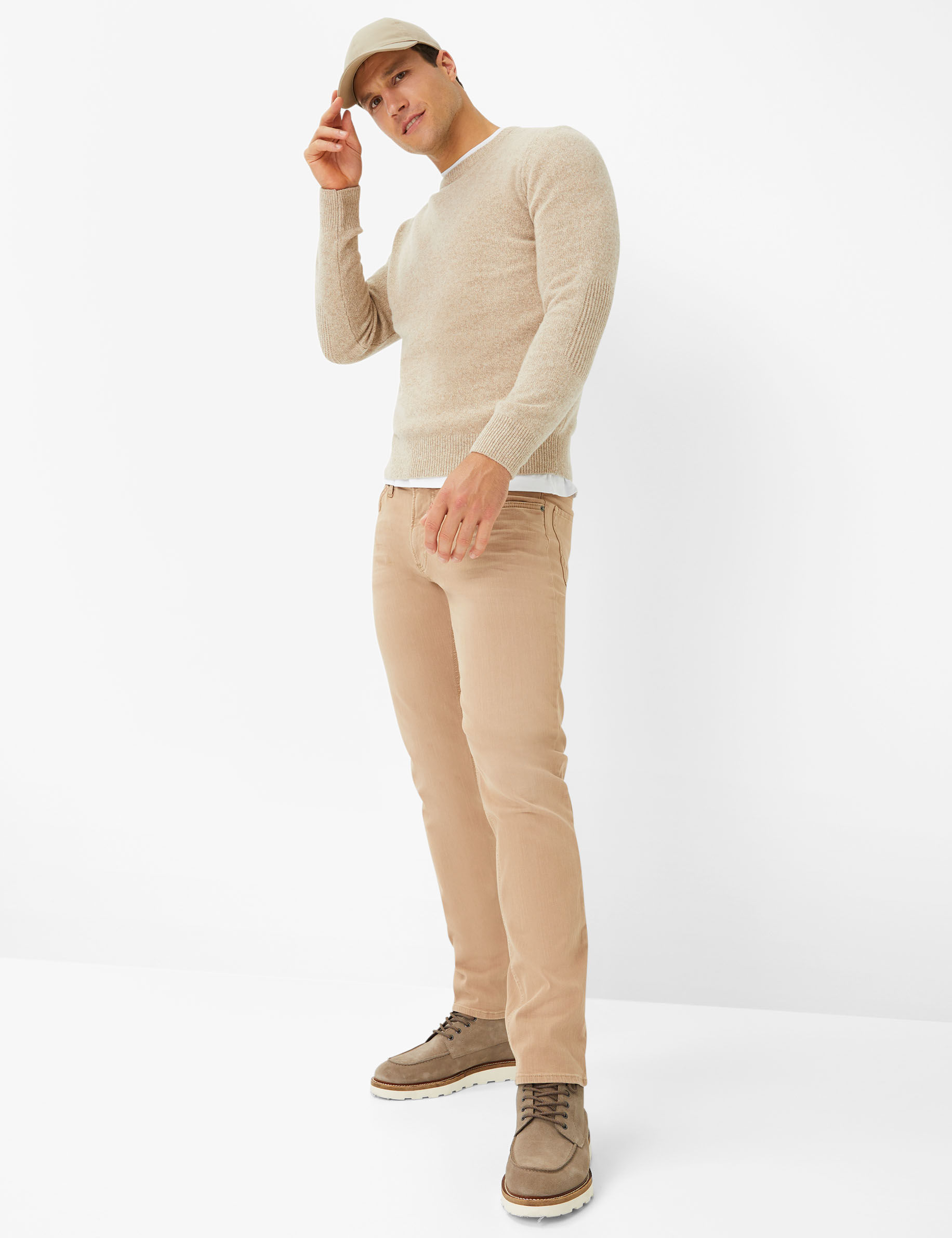 Men Style CHUCK BEIGE Modern Fit Model Outfit