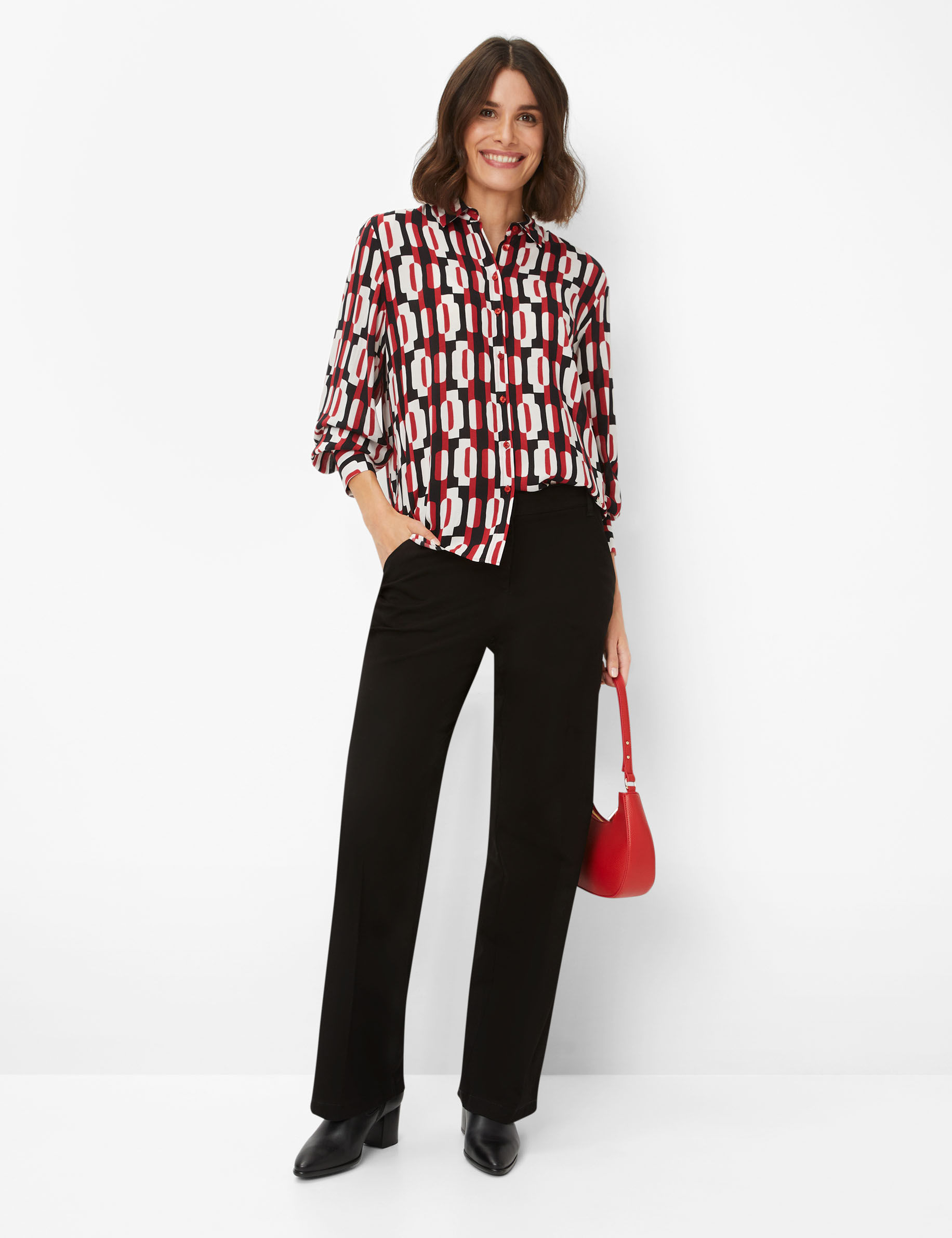 Women Style VIC carmine  Model Outfit