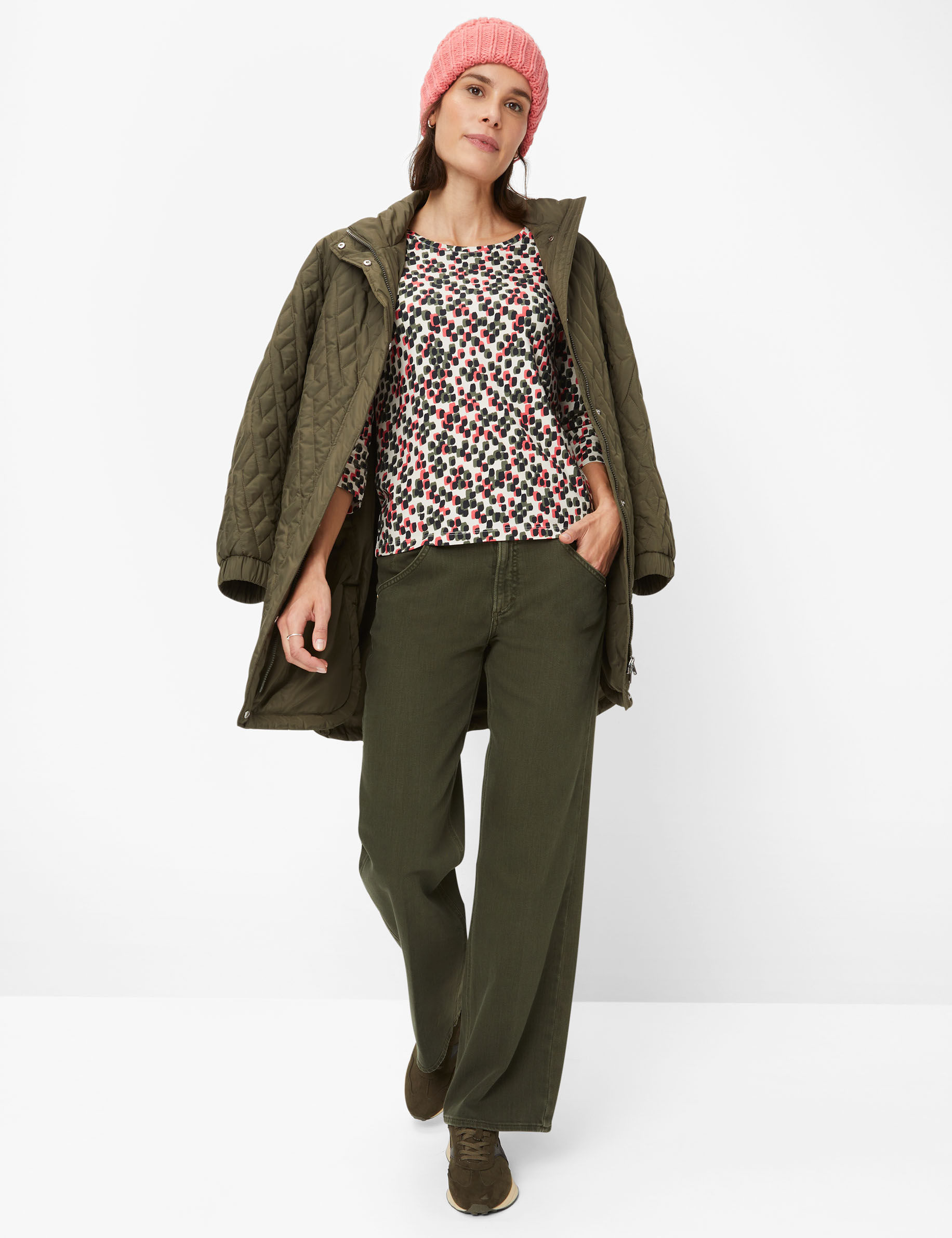 Women Style CARINA soft khaki  Model Outfit