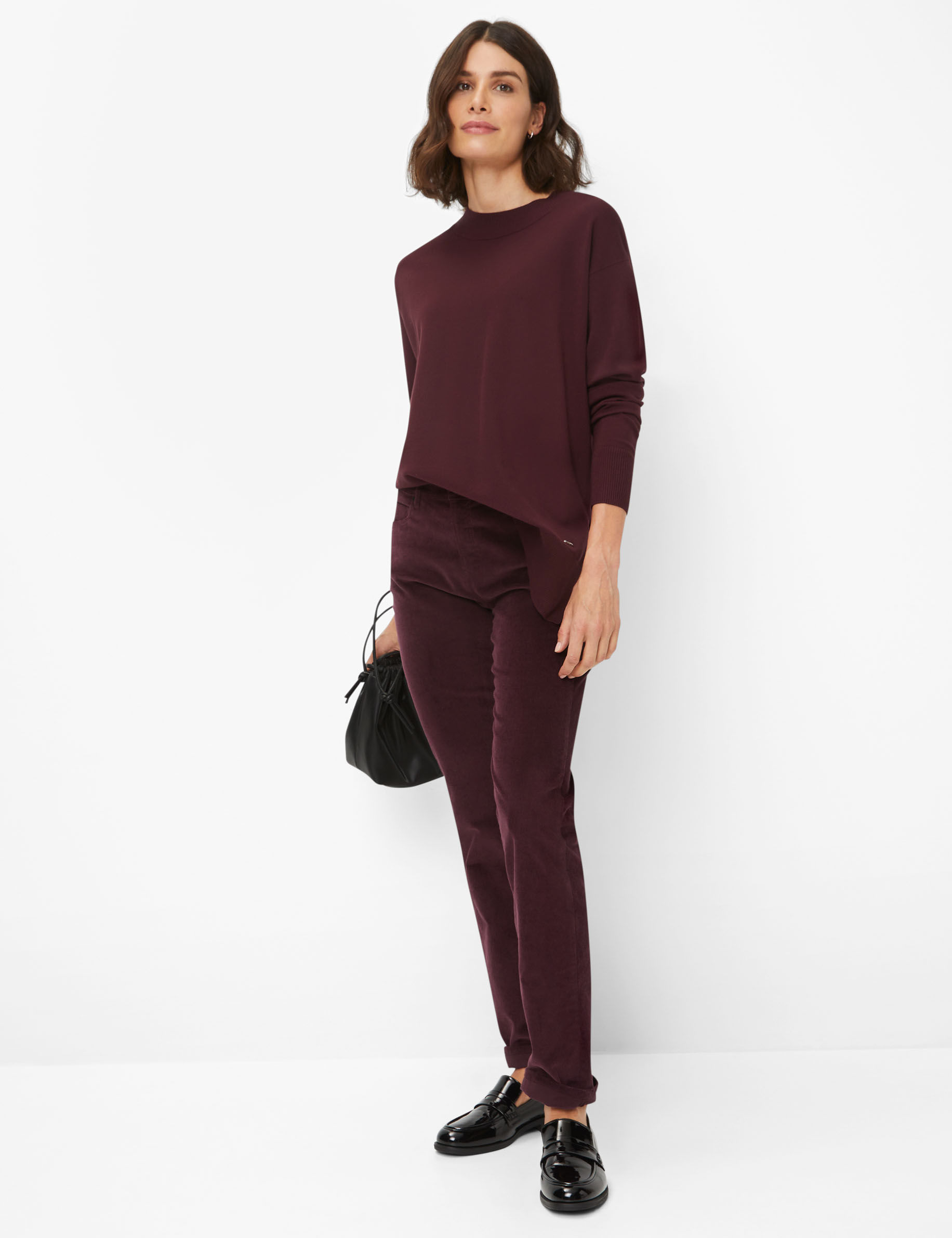 Women Style CAROLA BERRY Feminine Fit Model Outfit